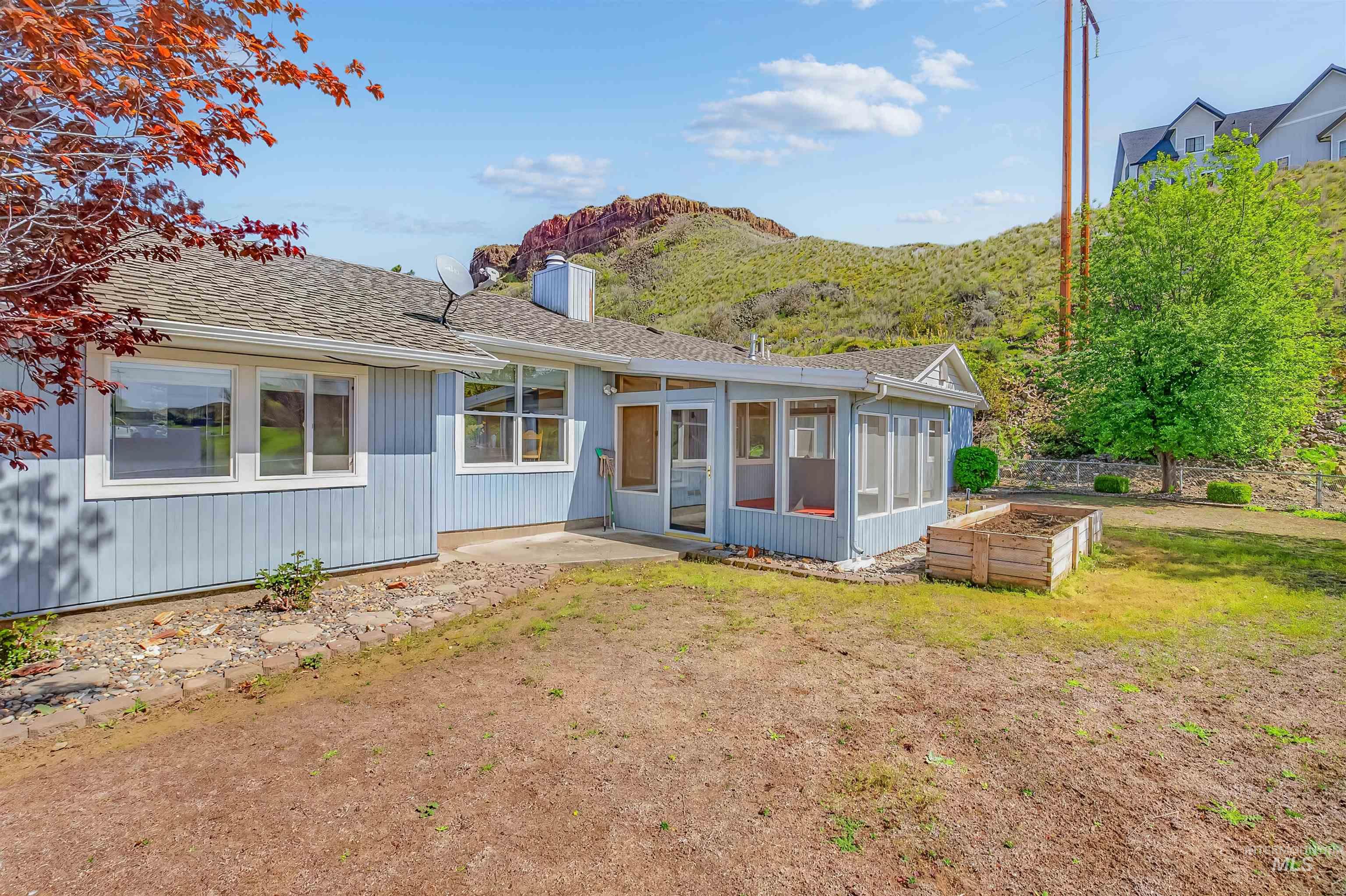 3650 Country Club Court, Lewiston, Idaho 83501, 3 Bedrooms, 2 Bathrooms, Residential For Sale, Price $460,000, 98982184