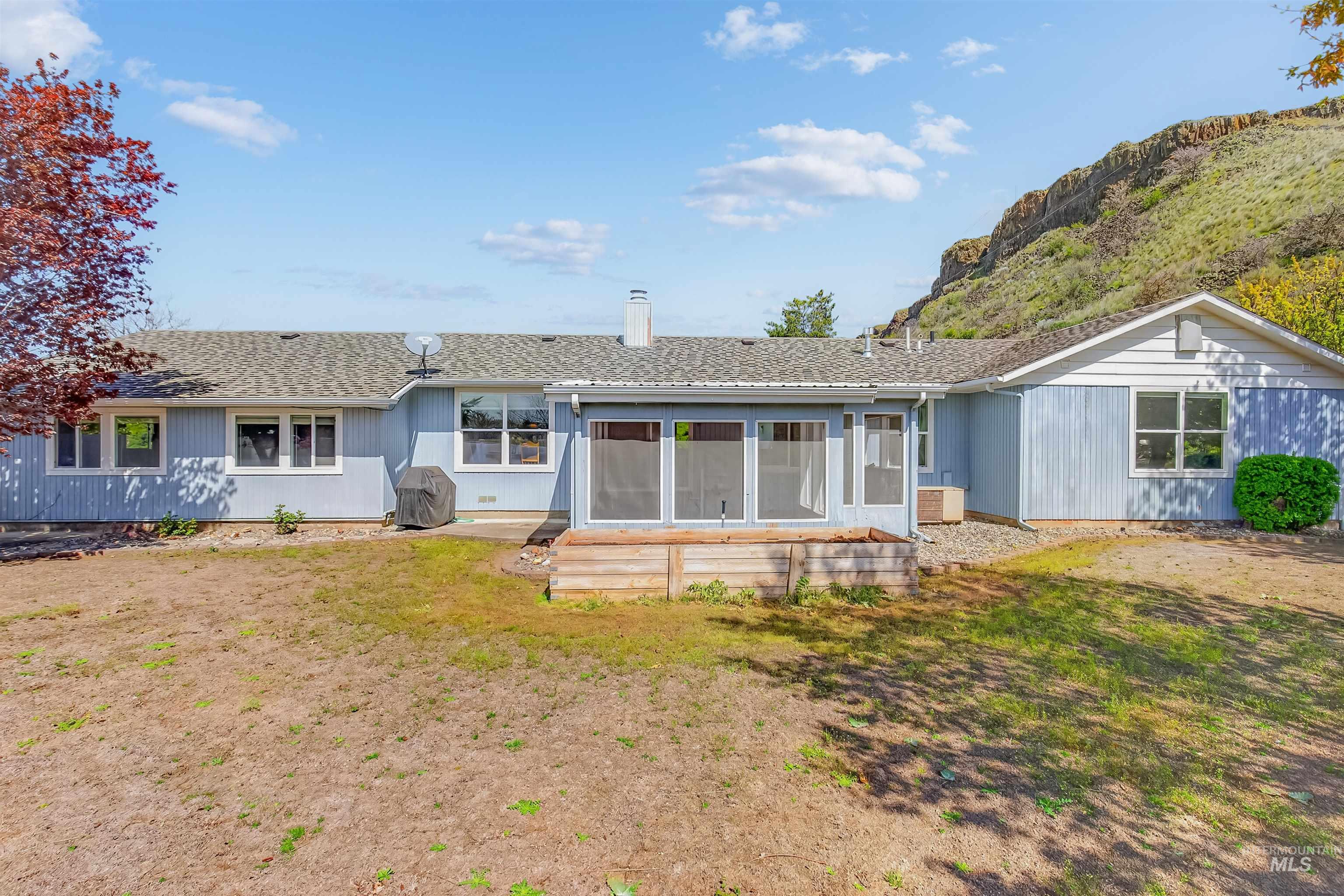 3650 Country Club Court, Lewiston, Idaho 83501, 3 Bedrooms, 2 Bathrooms, Residential For Sale, Price $460,000, 98982184