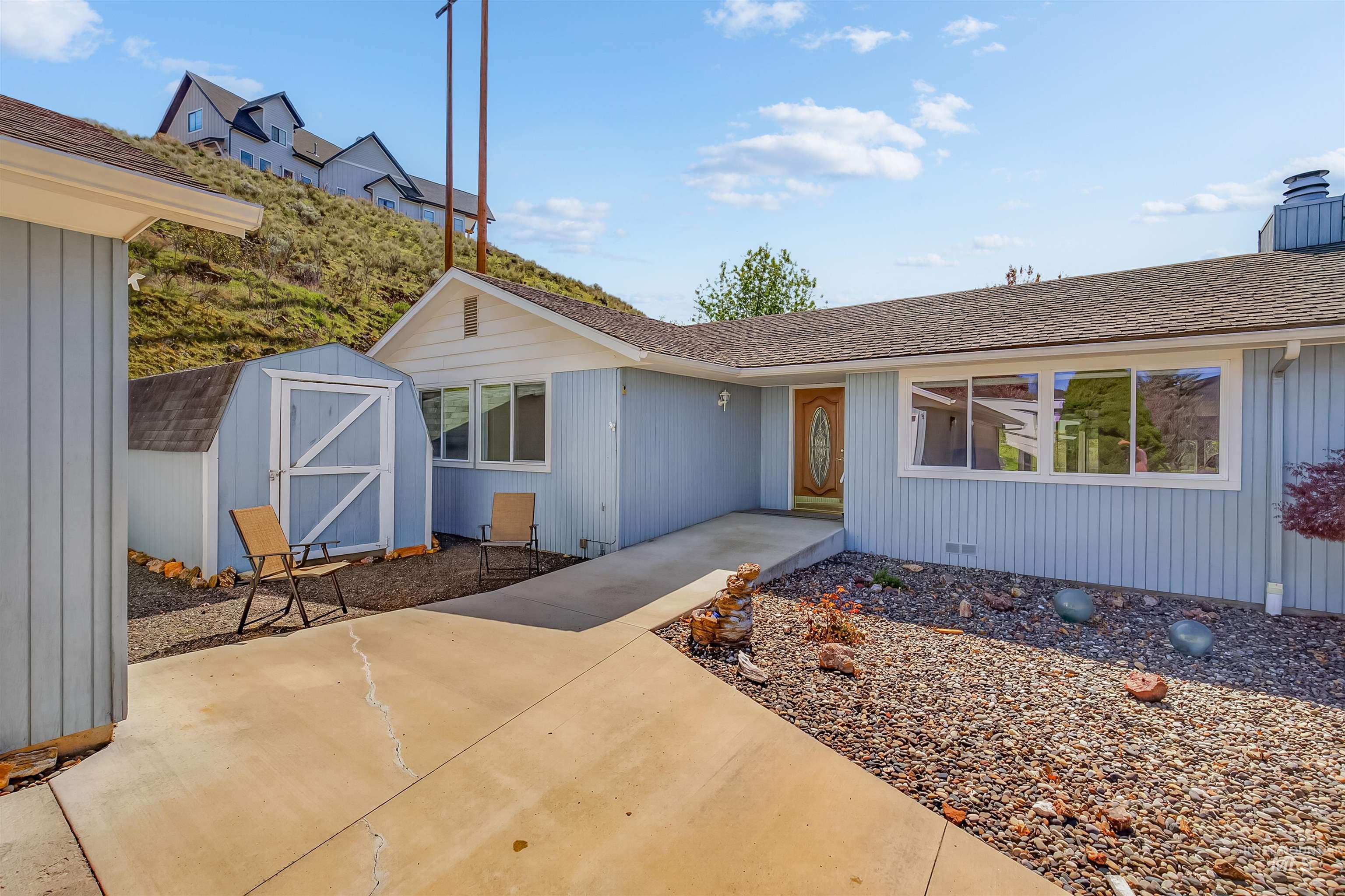 3650 Country Club Court, Lewiston, Idaho 83501, 3 Bedrooms, 2 Bathrooms, Residential For Sale, Price $460,000, 98982184