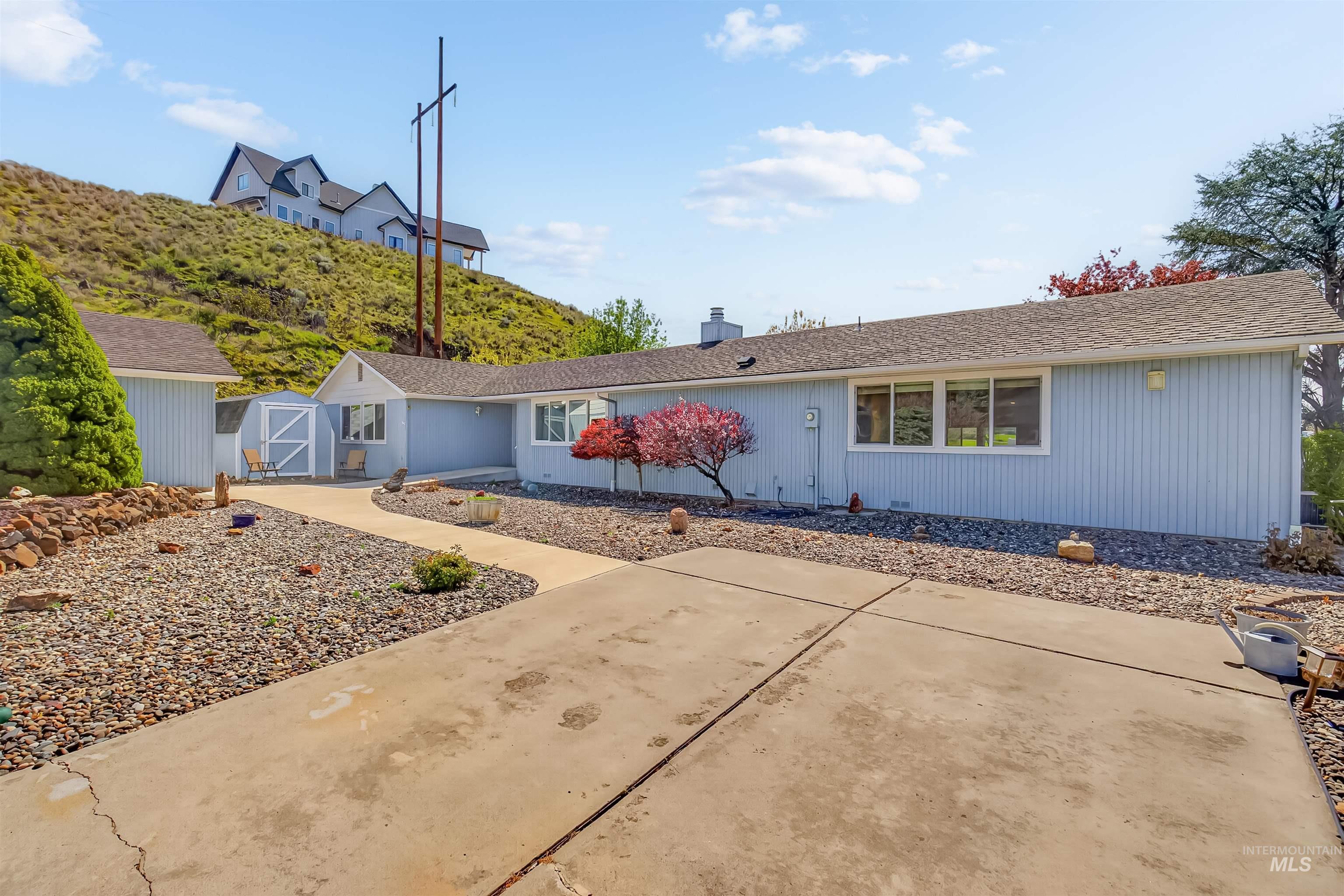 3650 Country Club Court, Lewiston, Idaho 83501, 3 Bedrooms, 2 Bathrooms, Residential For Sale, Price $460,000, 98982184