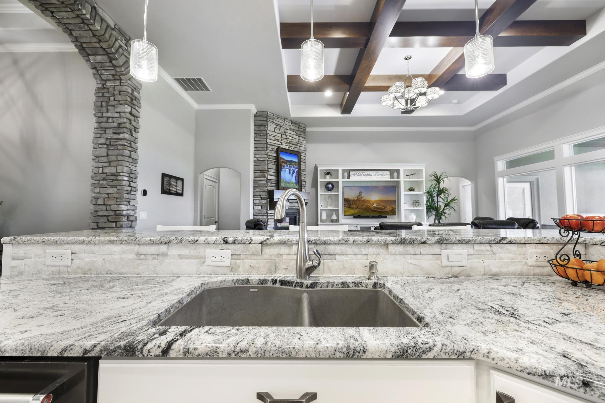 3485 E 3880 N, Kimberly, Idaho 83341-5102, 5 Bedrooms, 3.5 Bathrooms, Residential For Sale, Price $959,000, 98982217