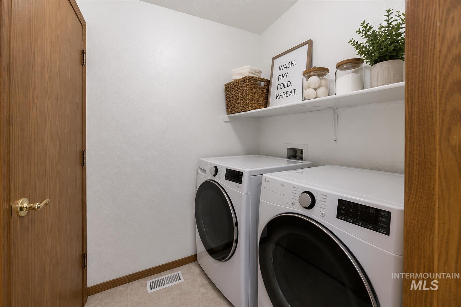 721 Valley Street, Middleton, Idaho 83644, 3 Bedrooms, 2 Bathrooms, Residential For Sale, Price $369,000, 98982225