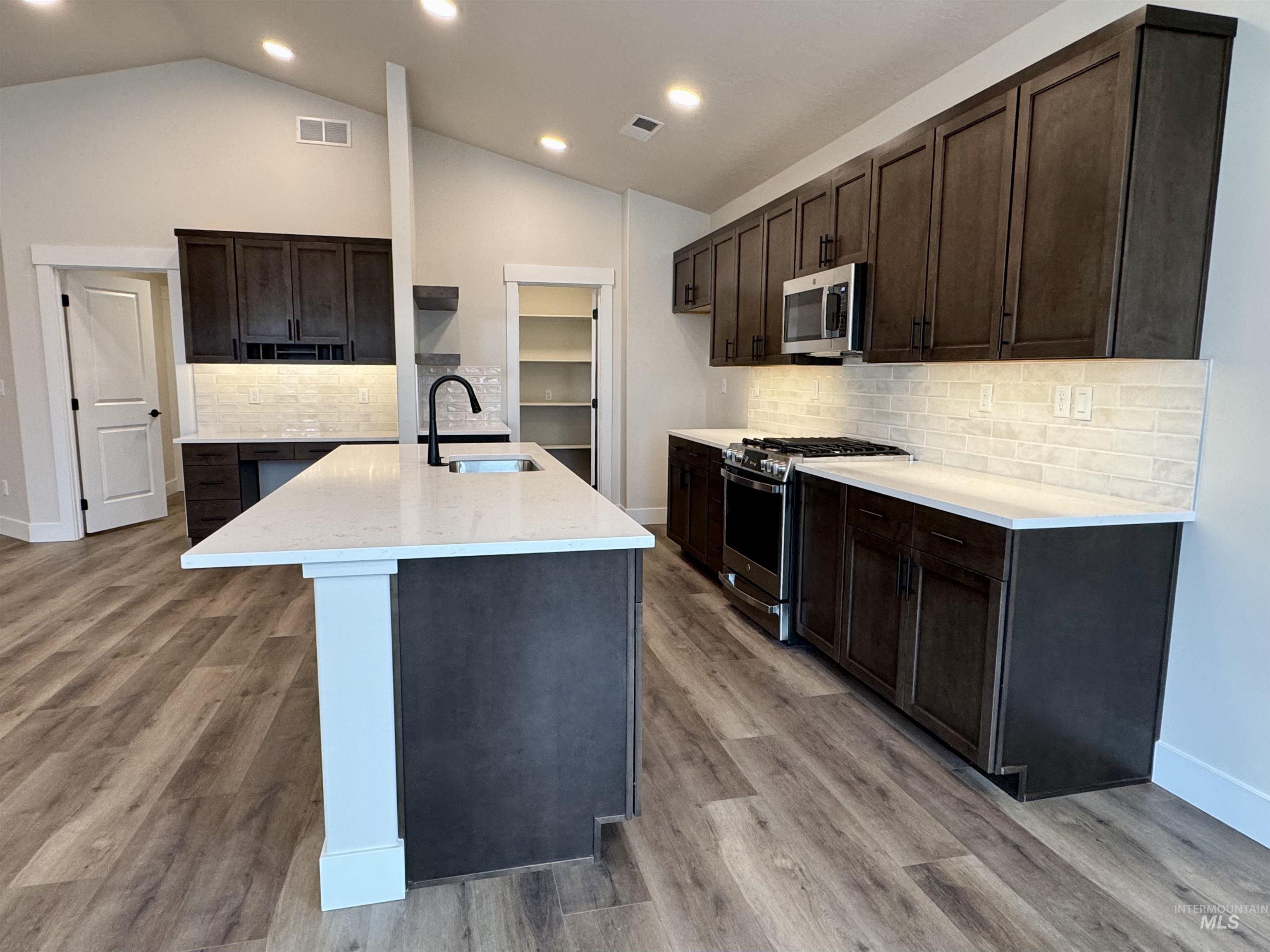 11225 Bluefield Dr, Caldwell, Idaho 83605, 3 Bedrooms, 2 Bathrooms, Residential For Sale, Price $489,990, 98982237