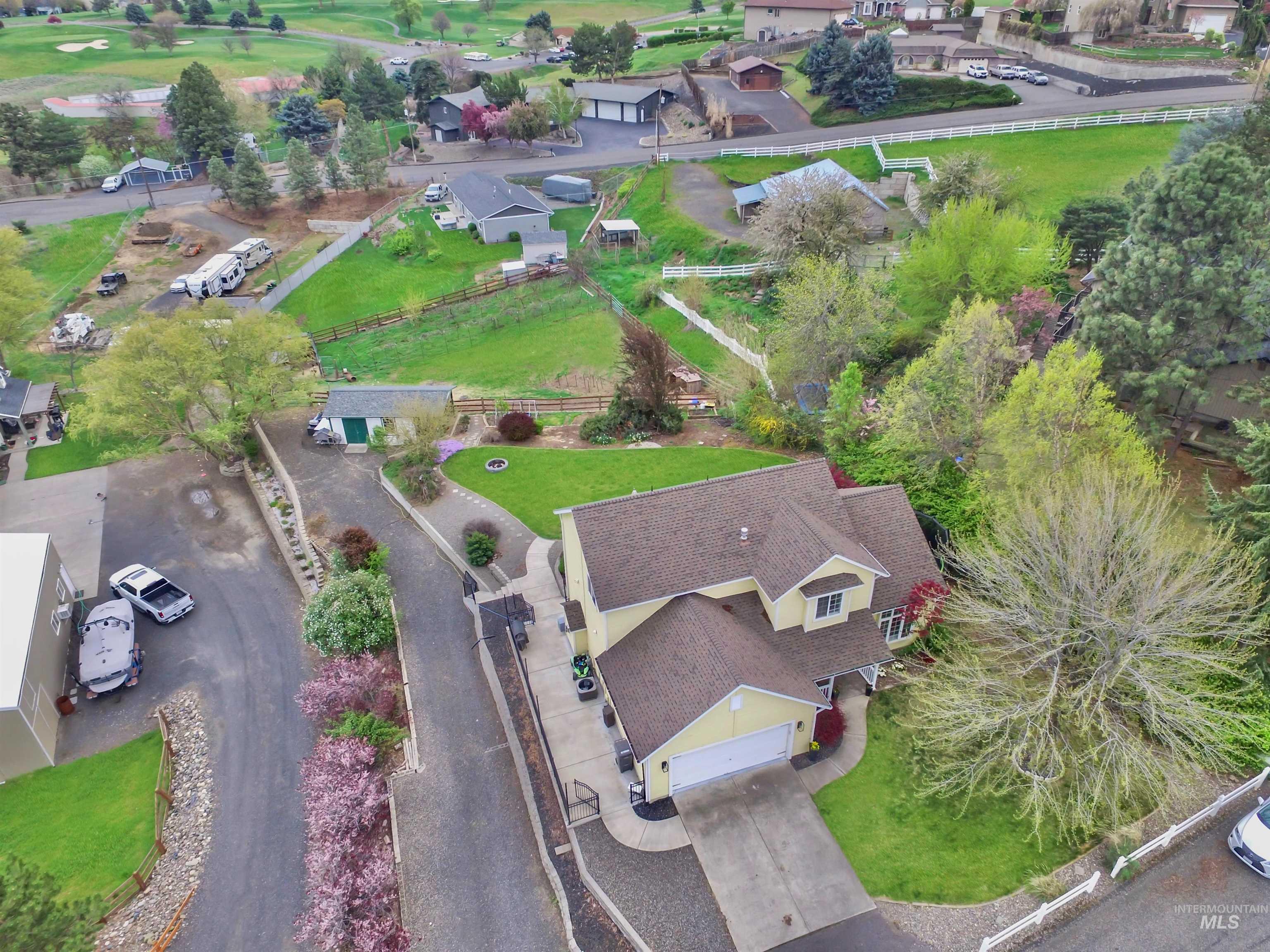 3405 Quailwood Court, Clarkston, Washington 99403, 3 Bedrooms, 2.5 Bathrooms, Residential For Sale, Price $519,000, 98982239