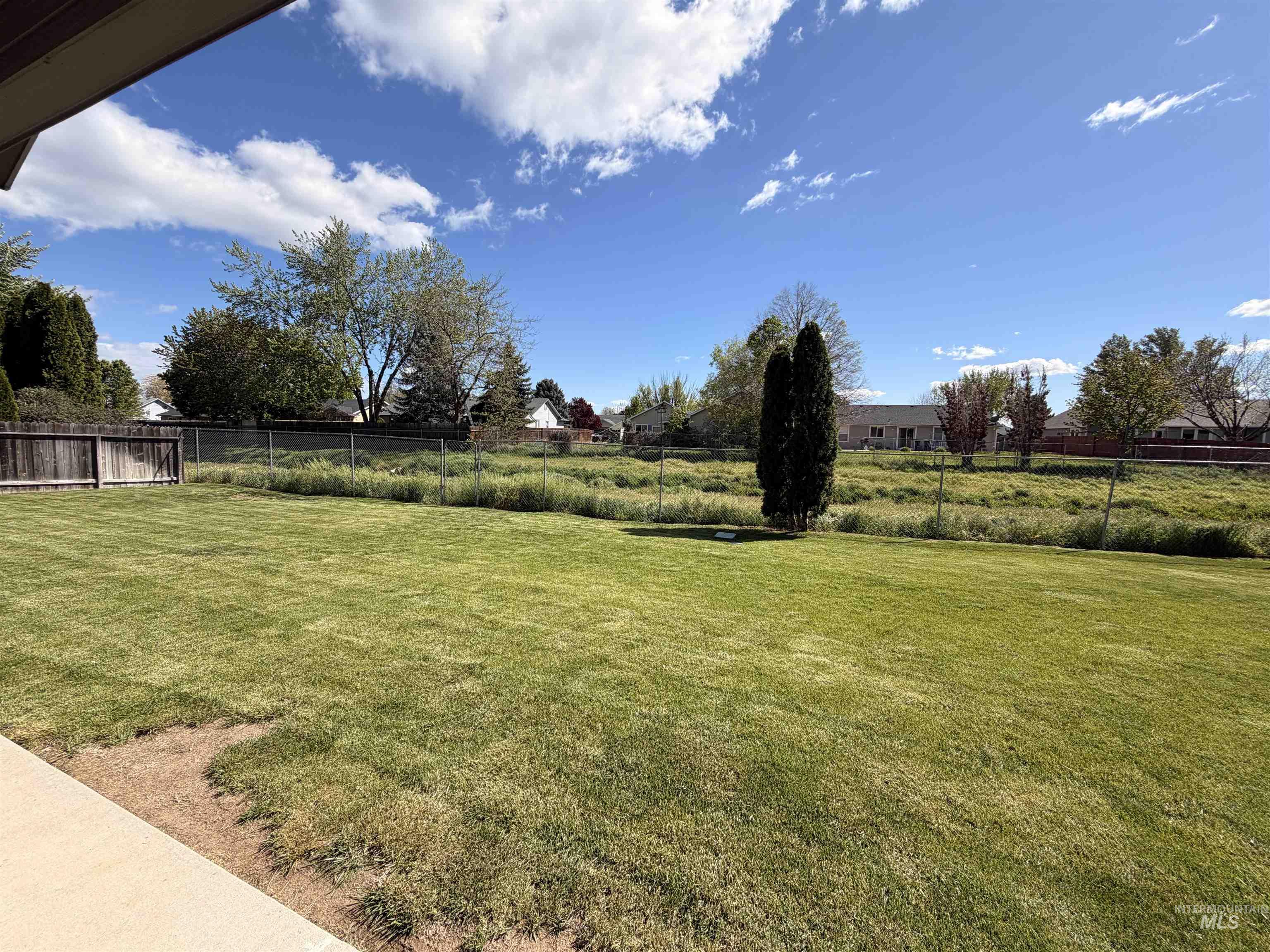 1701 E Kamay Ct, Meridian, Idaho 83646, 3 Bedrooms, 2 Bathrooms, Residential For Sale, Price $429,000, 98982252