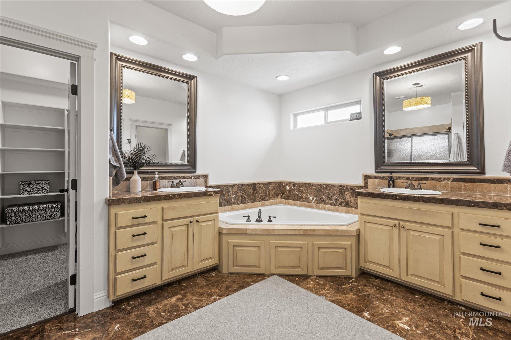 5375 W Ridgeside St, Meridian, Idaho 83646, 4 Bedrooms, 2.5 Bathrooms, Residential For Sale, Price $915,000, 98982268