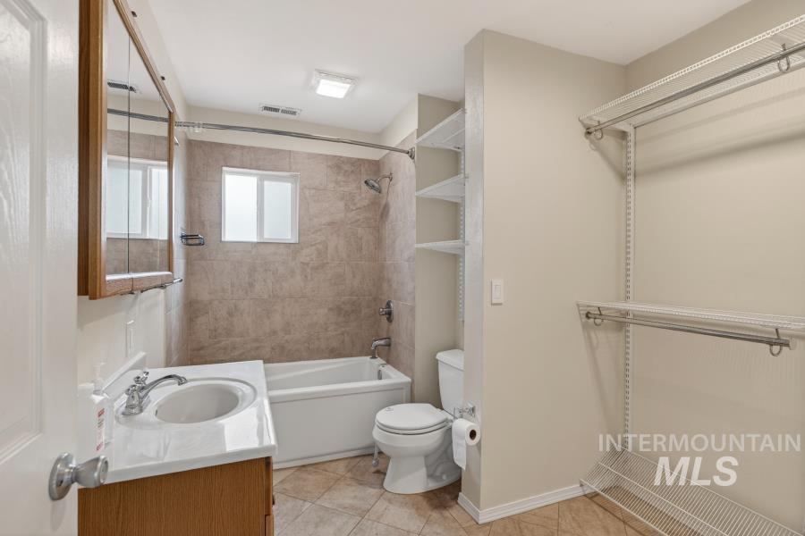 104 N Blaine St., Moscow, Idaho 83843, 4 Bedrooms, 2 Bathrooms, Residential For Sale, Price $447,500, 98982270