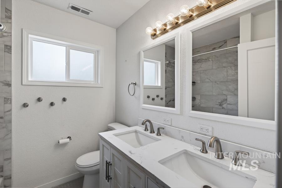 104 N Blaine St., Moscow, Idaho 83843, 4 Bedrooms, 2 Bathrooms, Residential For Sale, Price $447,500, 98982270