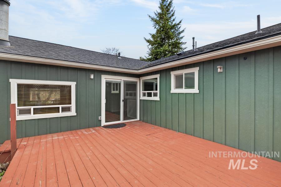 104 N Blaine St., Moscow, Idaho 83843, 4 Bedrooms, 2 Bathrooms, Residential For Sale, Price $447,500, 98982270