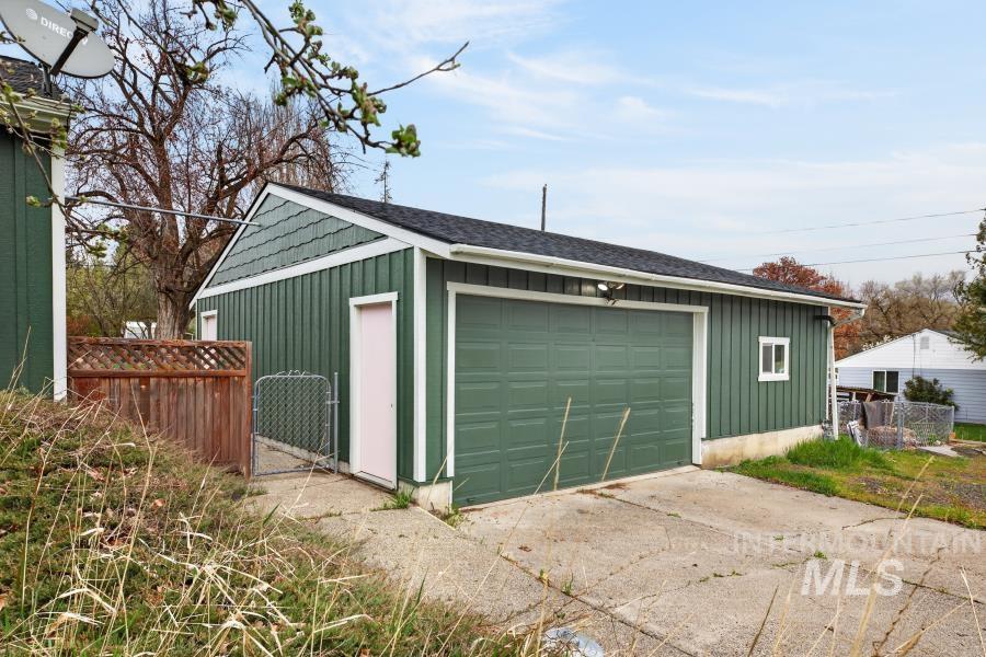 104 N Blaine St., Moscow, Idaho 83843, 4 Bedrooms, 2 Bathrooms, Residential For Sale, Price $447,500, 98982270