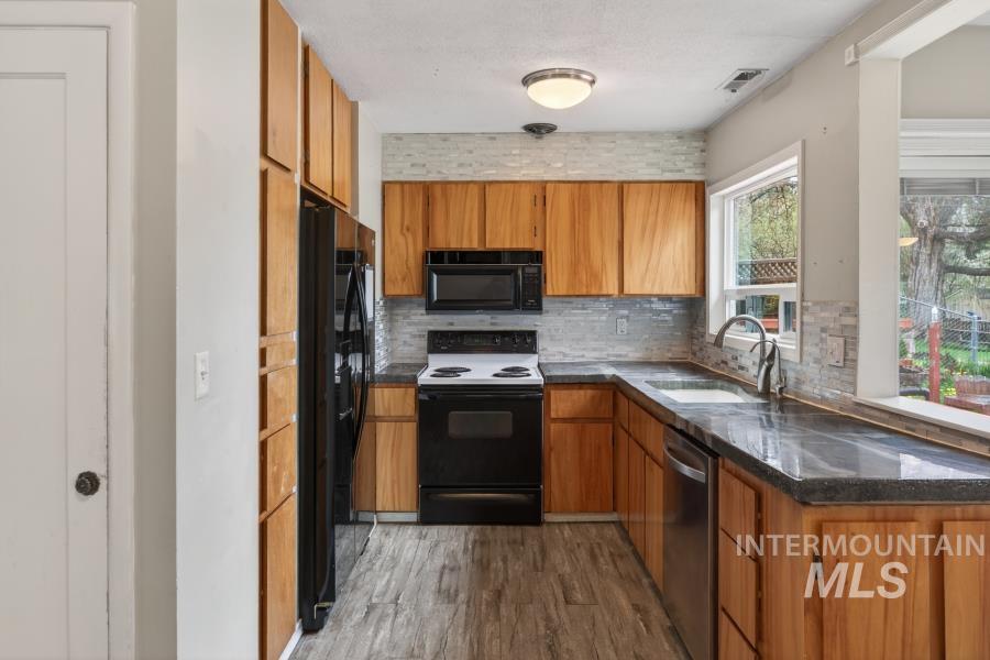 104 N Blaine St., Moscow, Idaho 83843, 4 Bedrooms, 2 Bathrooms, Residential For Sale, Price $447,500, 98982270