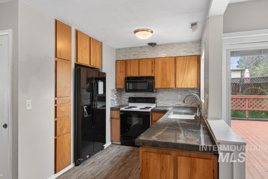 104 N Blaine St., Moscow, Idaho 83843, 4 Bedrooms, 2 Bathrooms, Residential For Sale, Price $447,500, 98982270