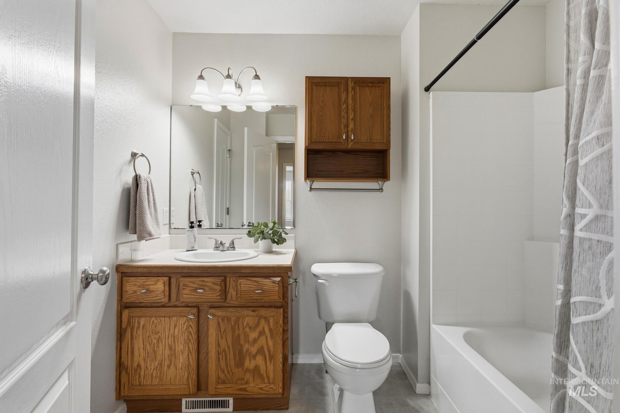 3139 W Pudu Ct, Meridian, Idaho 83646, 4 Bedrooms, 2.5 Bathrooms, Residential For Sale, Price $439,000,MLS 98982278