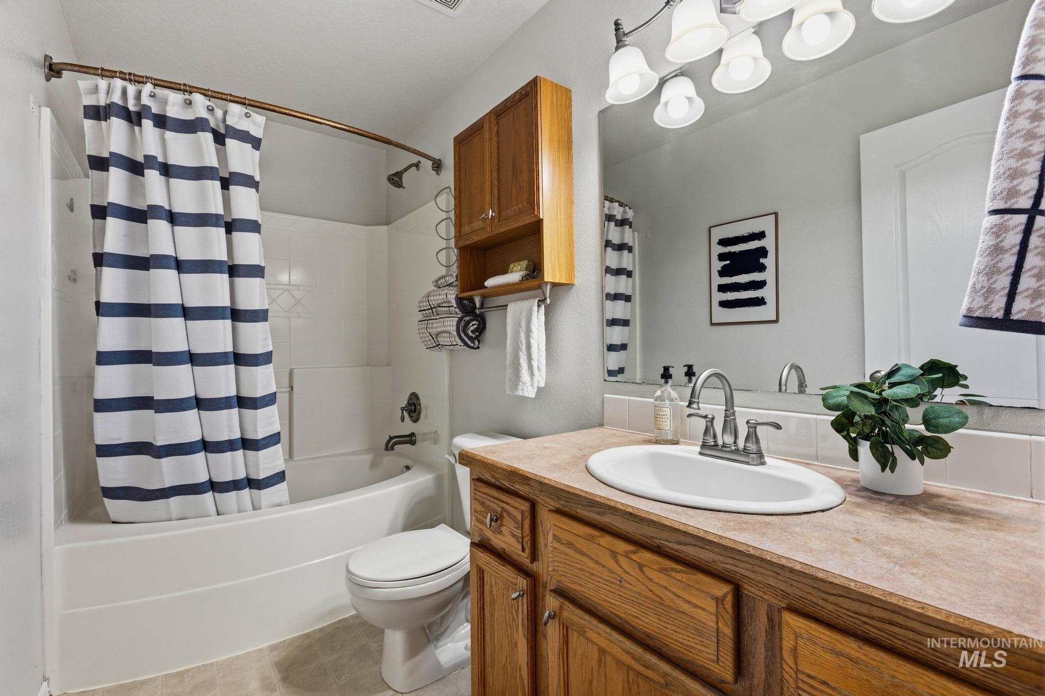 3139 W Pudu Ct, Meridian, Idaho 83646, 4 Bedrooms, 2.5 Bathrooms, Residential For Sale, Price $439,000,MLS 98982278