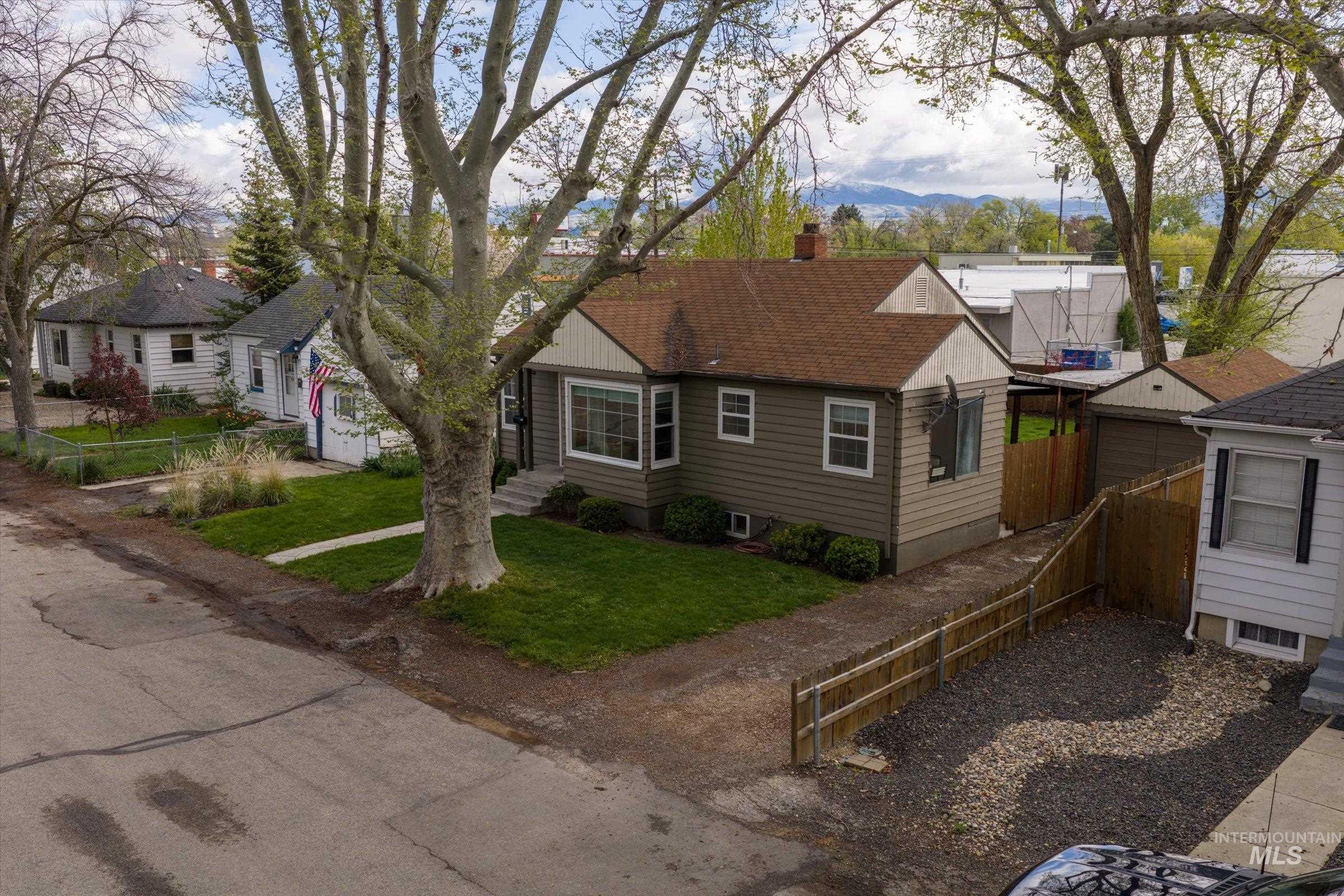 718 S Opal St, Boise, Idaho 83705, 3 Bedrooms, 1 Bathroom, Residential For Sale, Price $450,000,MLS 98982287