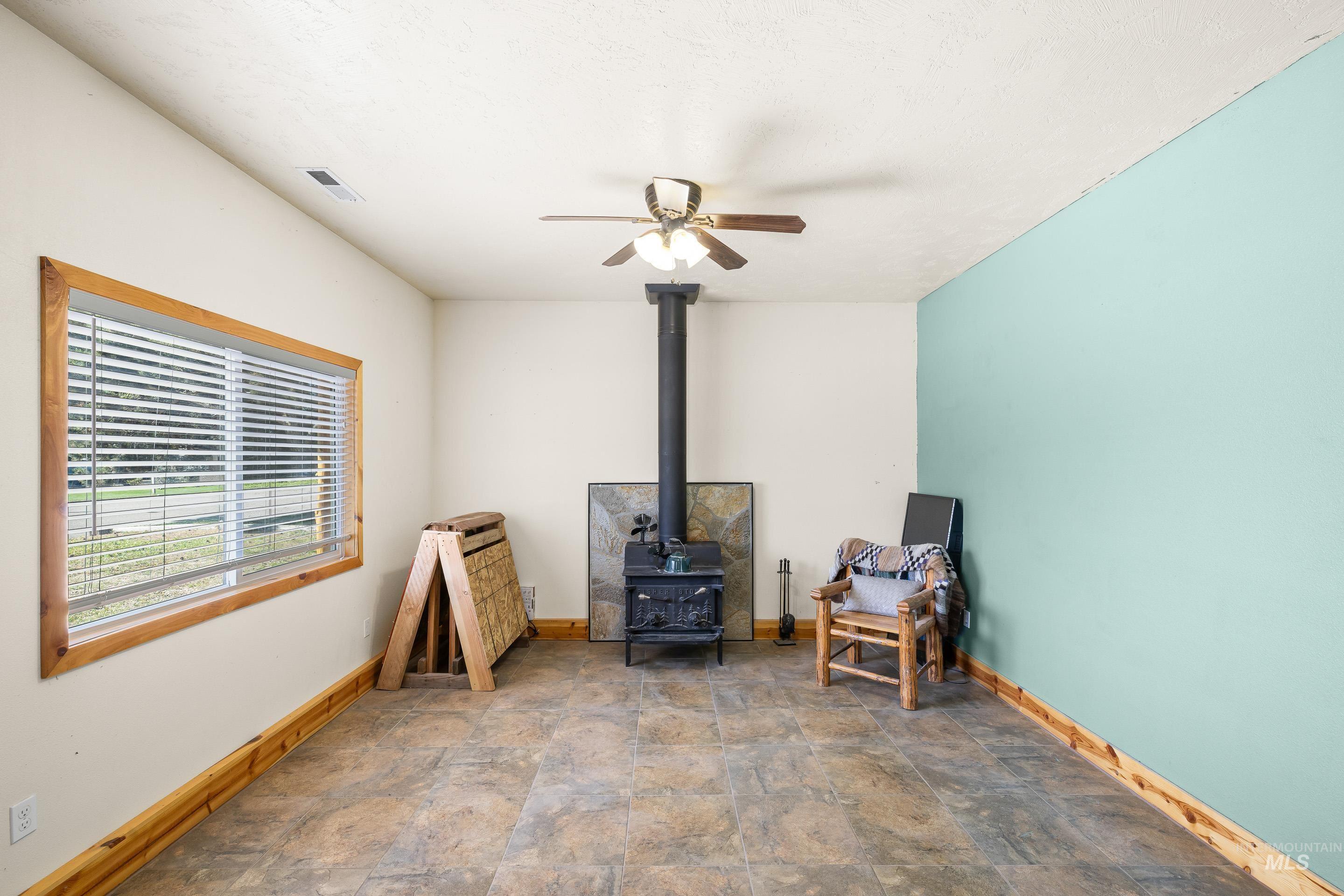 118 Linden St, New Plymouth, Idaho 83655, 3 Bedrooms, 1 Bathroom, Residential For Sale, Price $350,000,MLS 98982289