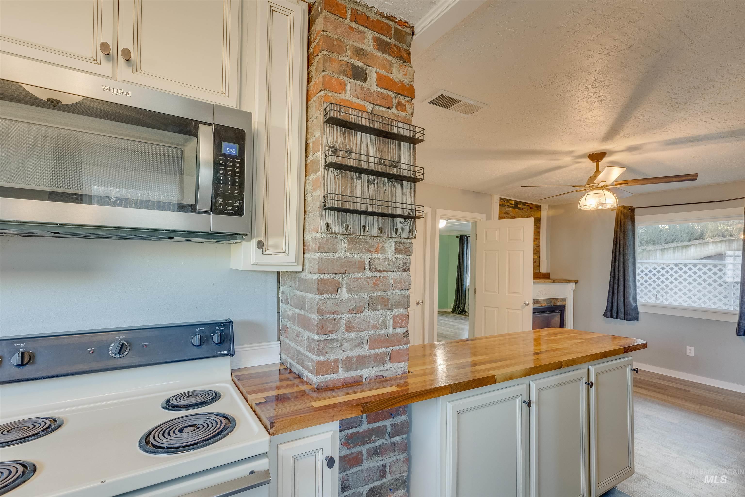 212 E Henley St., Moscow, Idaho 83843, 3 Bedrooms, 2 Bathrooms, Residential For Sale, Price $399,000, 98982291