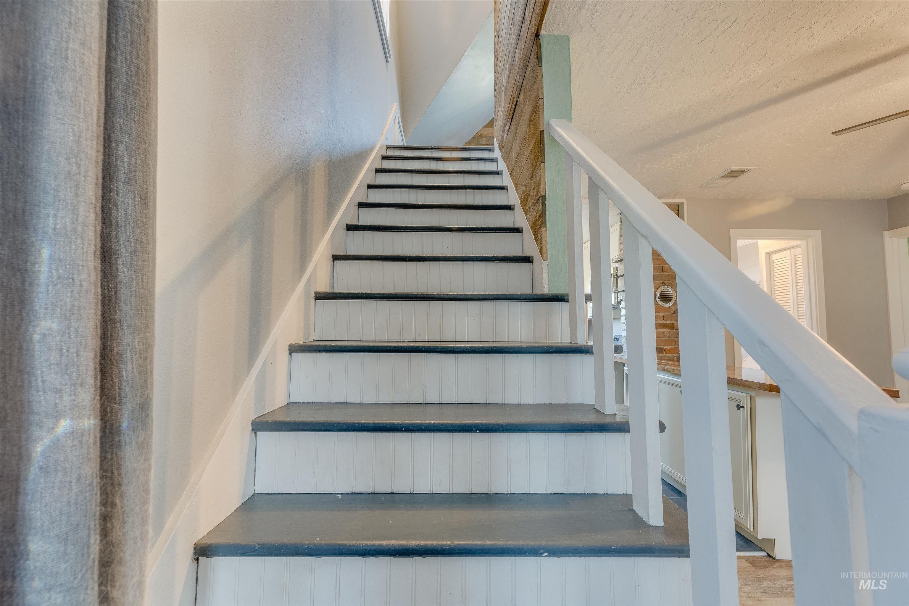 212 E Henley St., Moscow, Idaho 83843, 3 Bedrooms, 2 Bathrooms, Residential For Sale, Price $399,000, 98982291