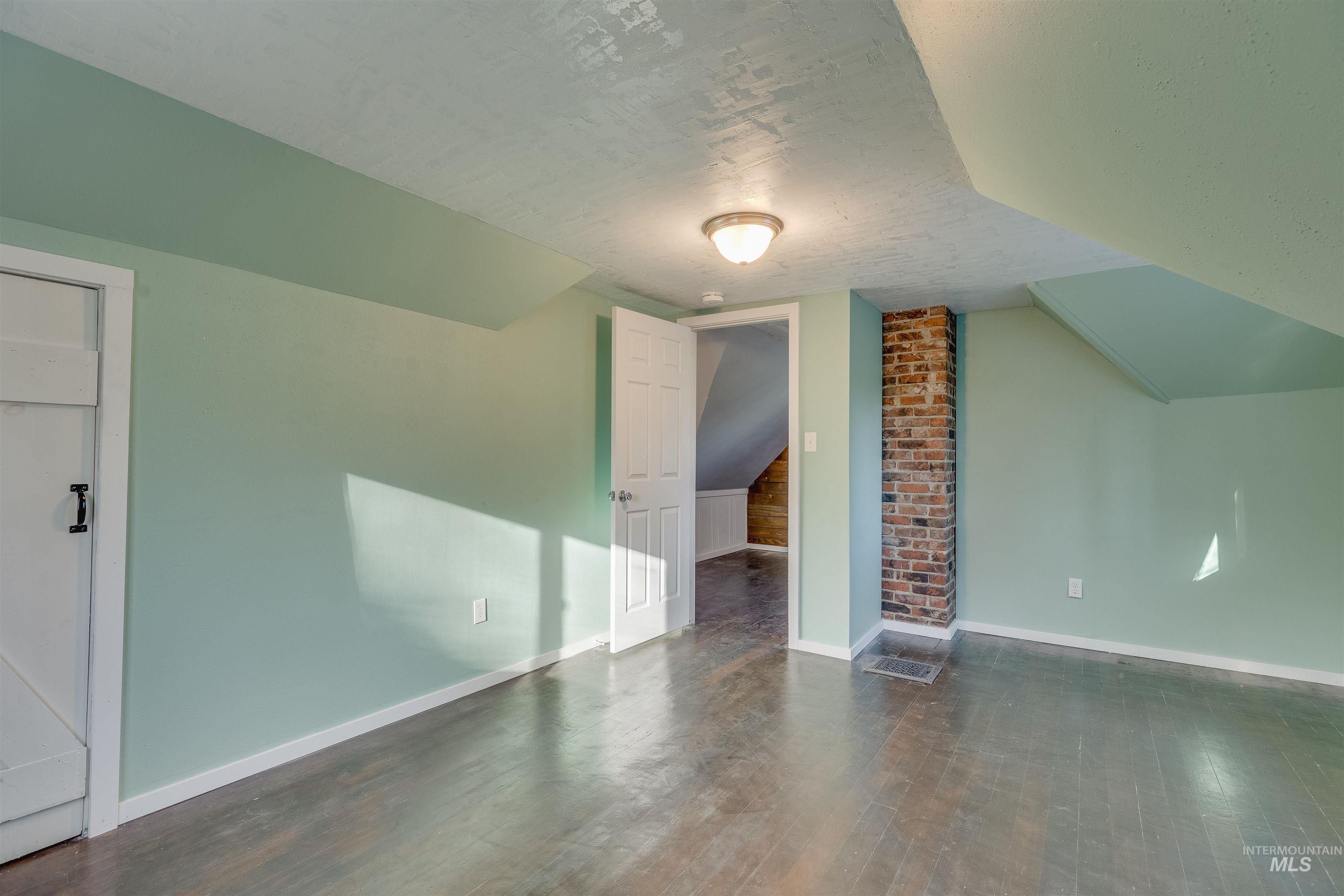 212 E Henley St., Moscow, Idaho 83843, 3 Bedrooms, 2 Bathrooms, Residential For Sale, Price $399,000, 98982291