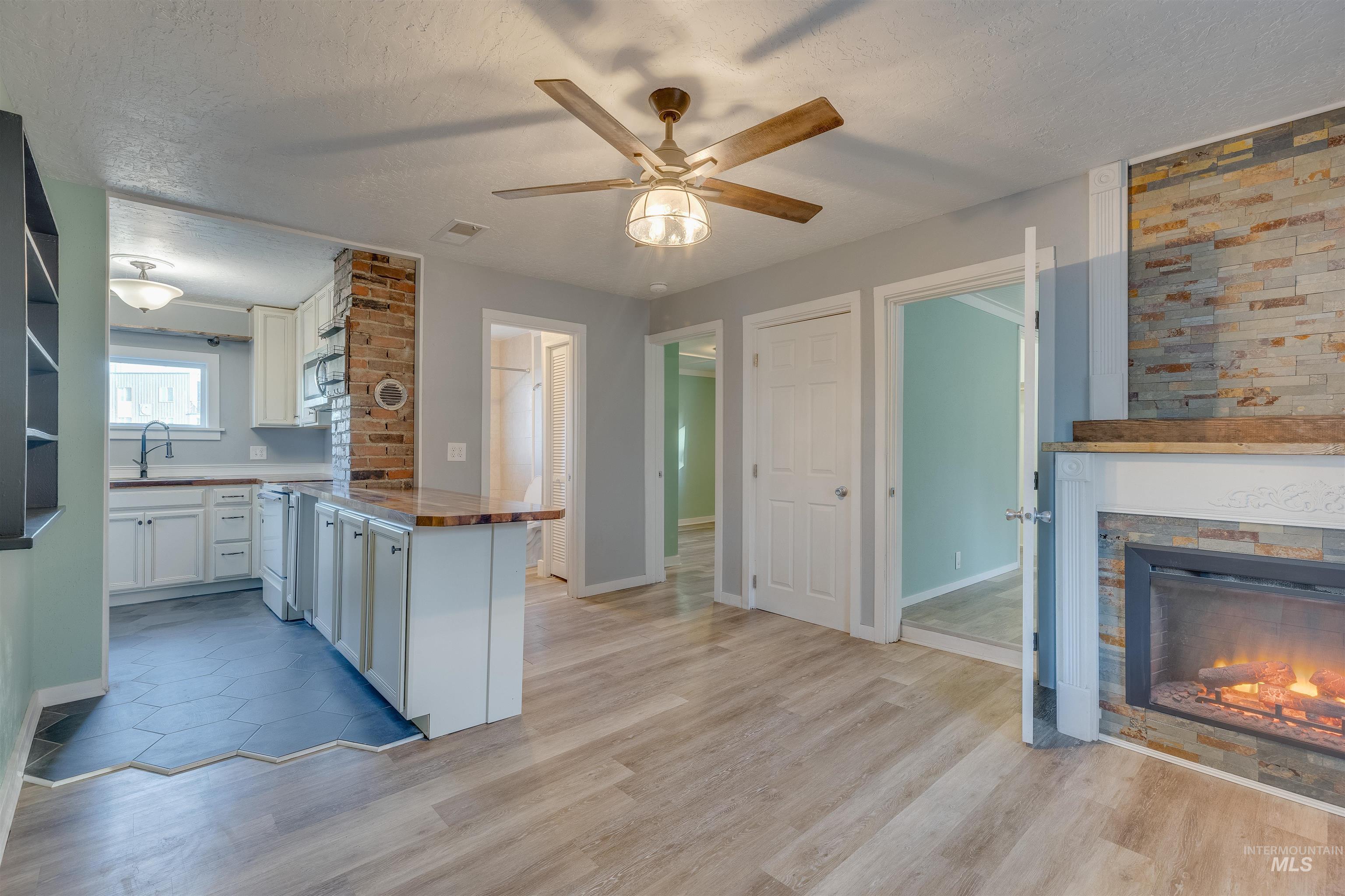 212 E Henley St., Moscow, Idaho 83843, 3 Bedrooms, 2 Bathrooms, Residential For Sale, Price $399,000, 98982291