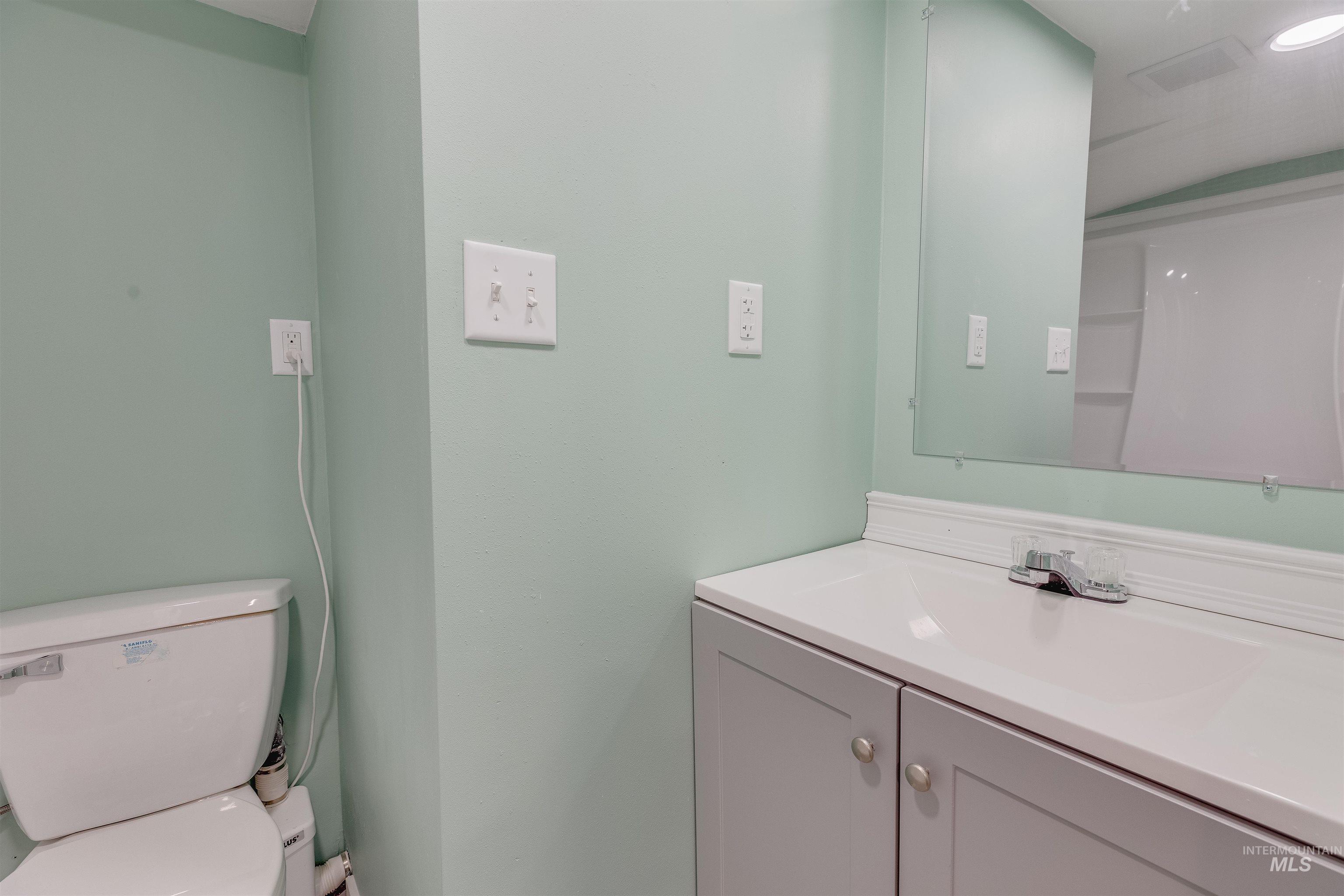 212 E Henley St., Moscow, Idaho 83843, 3 Bedrooms, 2 Bathrooms, Residential For Sale, Price $399,000, 98982291