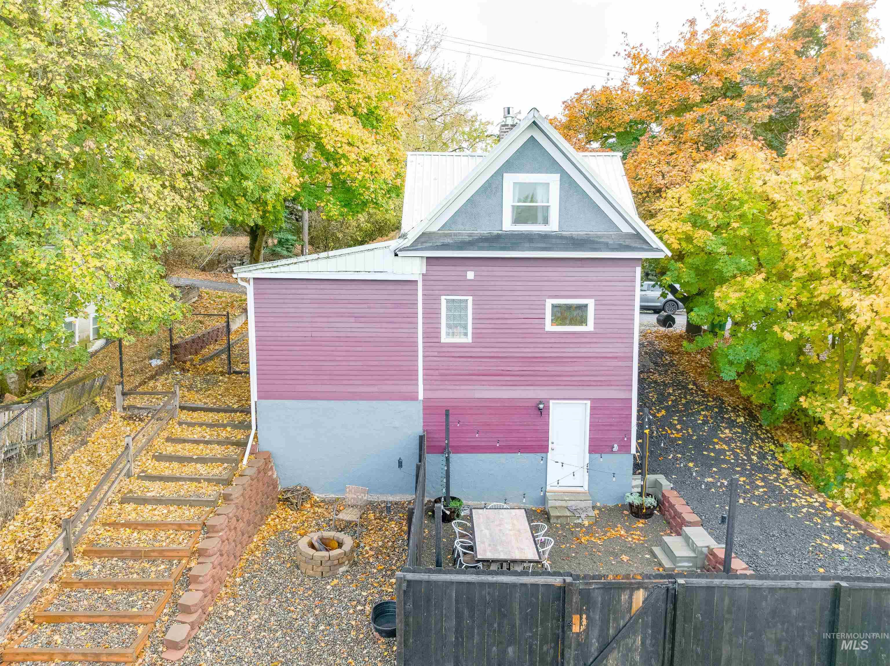 212 E Henley St., Moscow, Idaho 83843, 3 Bedrooms, 2 Bathrooms, Residential For Sale, Price $399,000, 98982291