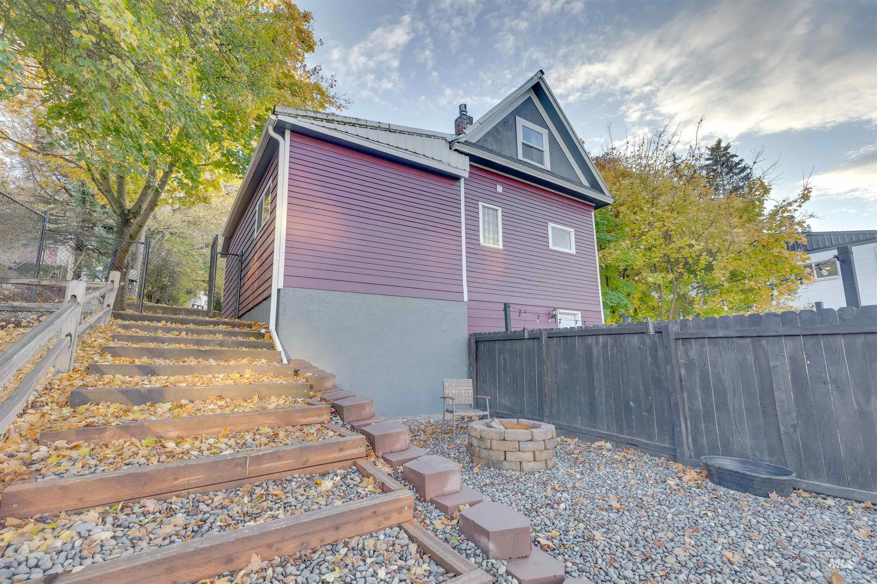 212 E Henley St., Moscow, Idaho 83843, 3 Bedrooms, 2 Bathrooms, Residential For Sale, Price $399,000, 98982291