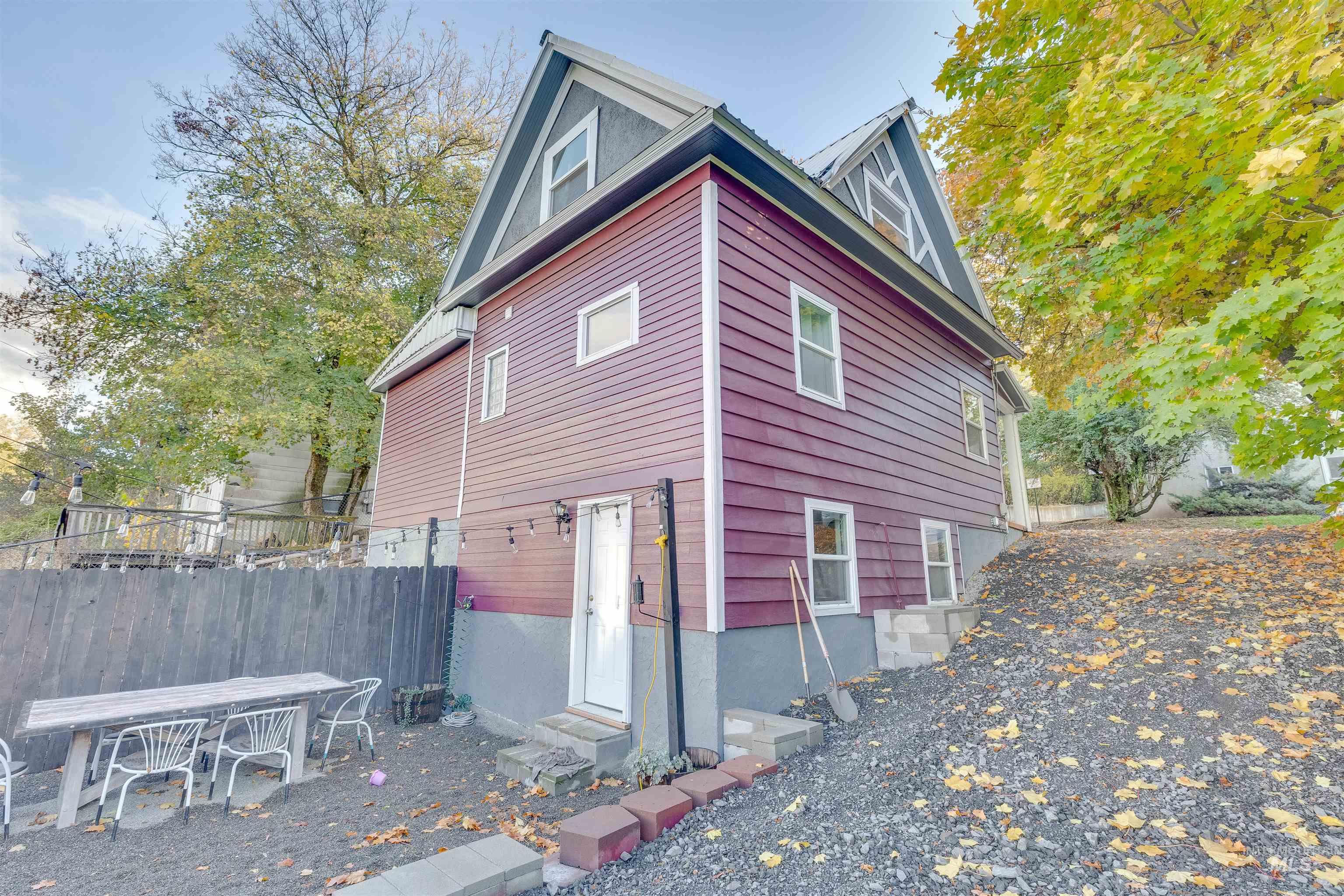 212 E Henley St., Moscow, Idaho 83843, 3 Bedrooms, 2 Bathrooms, Residential For Sale, Price $399,000, 98982291