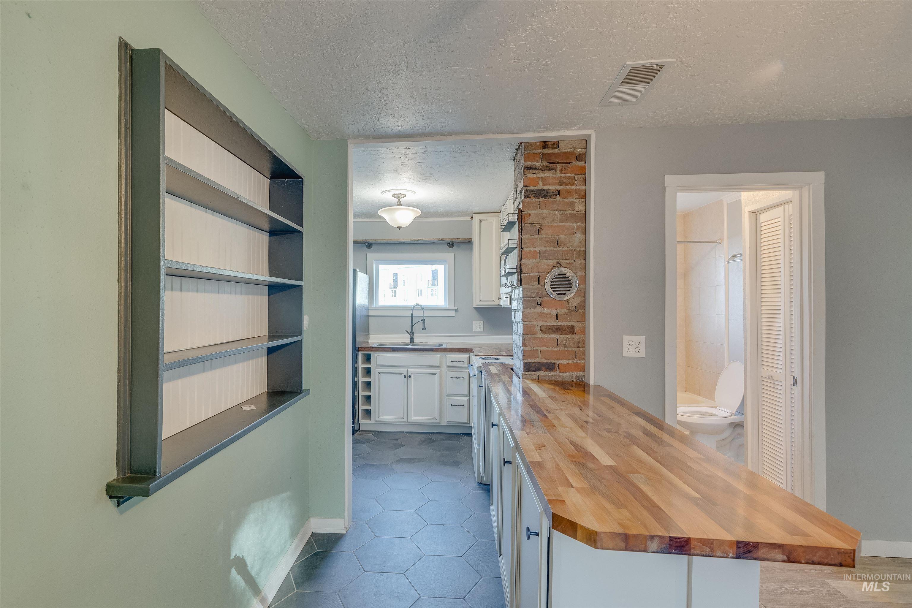 212 E Henley St., Moscow, Idaho 83843, 3 Bedrooms, 2 Bathrooms, Residential For Sale, Price $399,000, 98982291