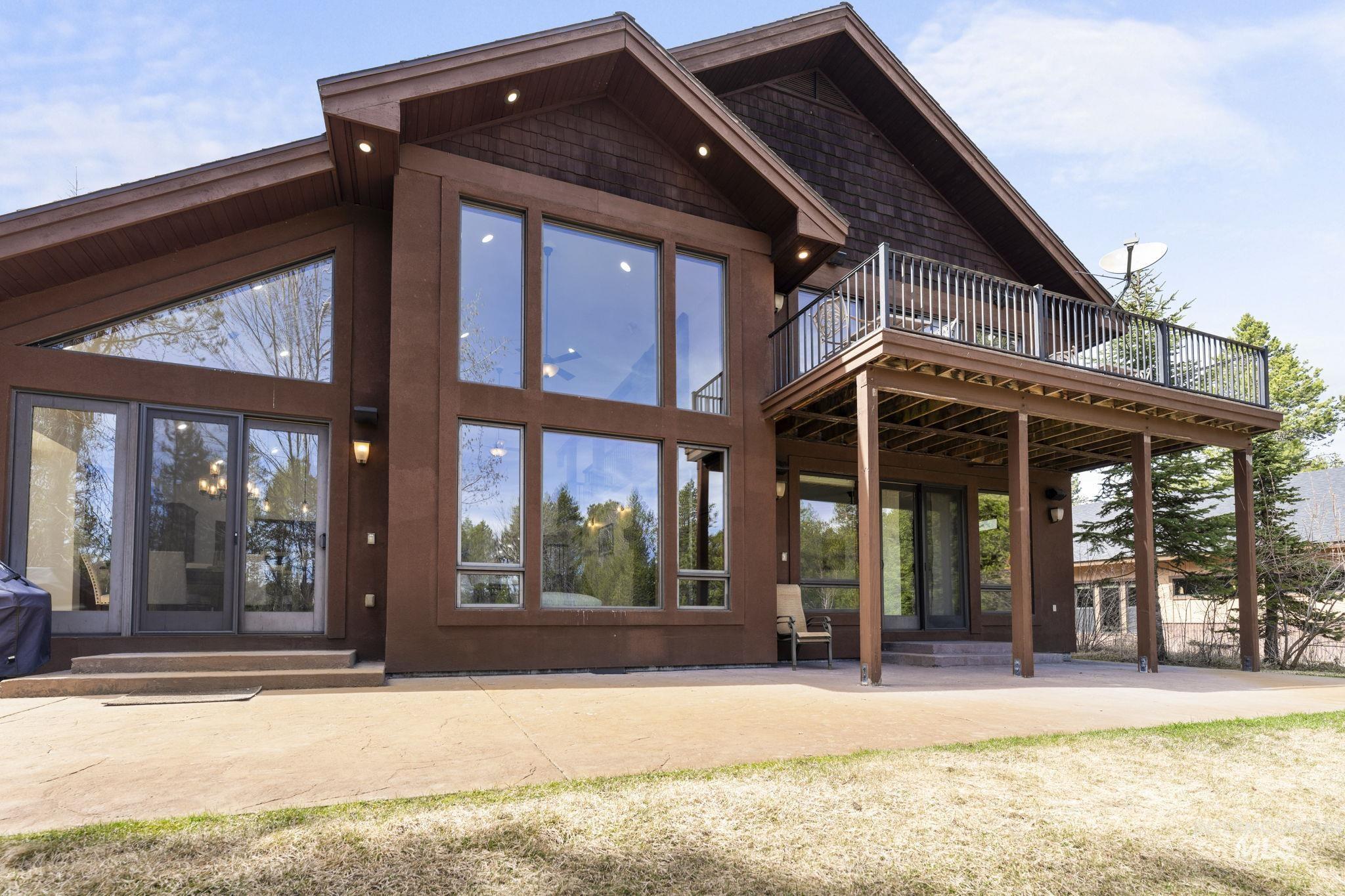 12924 Dawn Drive, Donnelly, Idaho 83615, 5 Bedrooms, 4.5 Bathrooms, Residential For Sale, Price $1,990,000, 98982292
