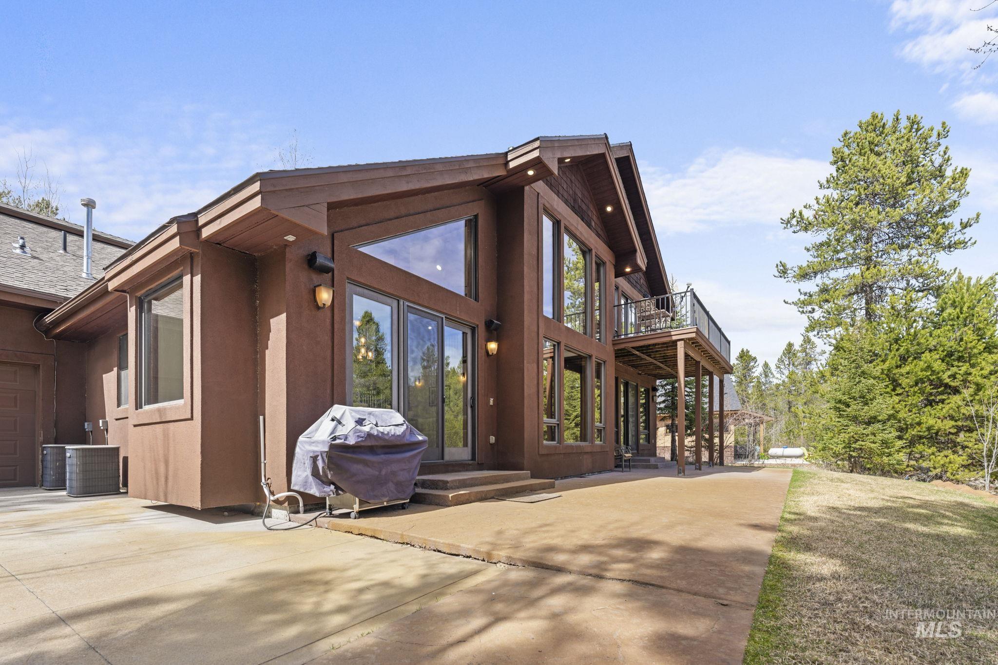 12924 Dawn Drive, Donnelly, Idaho 83615, 5 Bedrooms, 4.5 Bathrooms, Residential For Sale, Price $1,990,000, 98982292