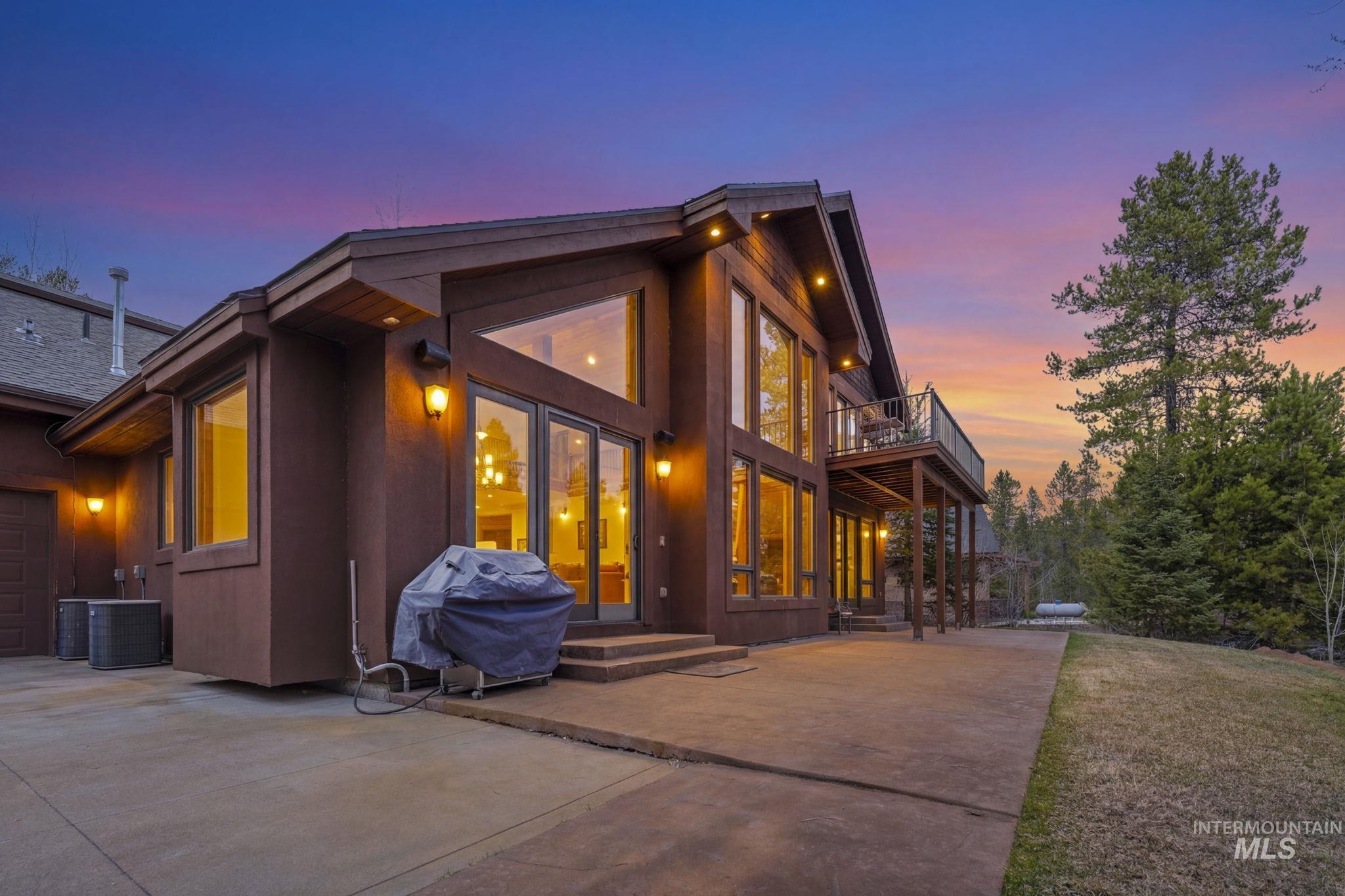 12924 Dawn Drive, Donnelly, Idaho 83615, 5 Bedrooms, 4.5 Bathrooms, Residential For Sale, Price $1,990,000, 98982292