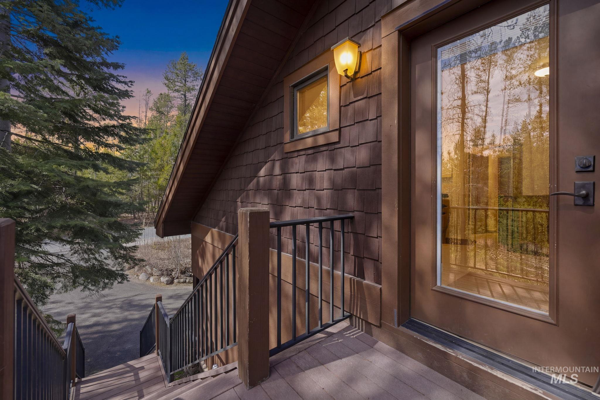 12924 Dawn Drive, Donnelly, Idaho 83615, 5 Bedrooms, 4.5 Bathrooms, Residential For Sale, Price $1,990,000, 98982292