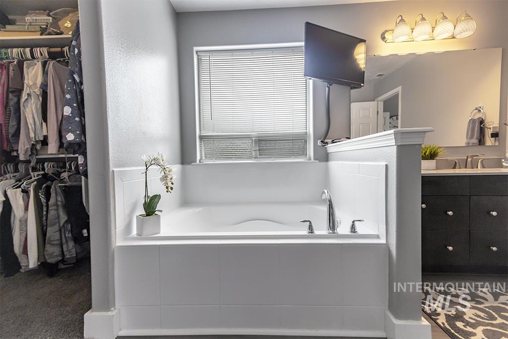 85 E Havasu Falls Ct., Meridian, Idaho 83646, 4 Bedrooms, 3 Bathrooms, Residential For Sale, Price $589,900, 98982293