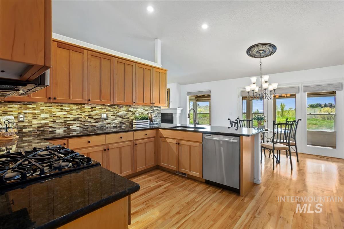 9511 W Hills Gate Dr, Star, Idaho 83669, 3 Bedrooms, 4 Bathrooms, Residential For Sale, Price $980,000,MLS 98982295