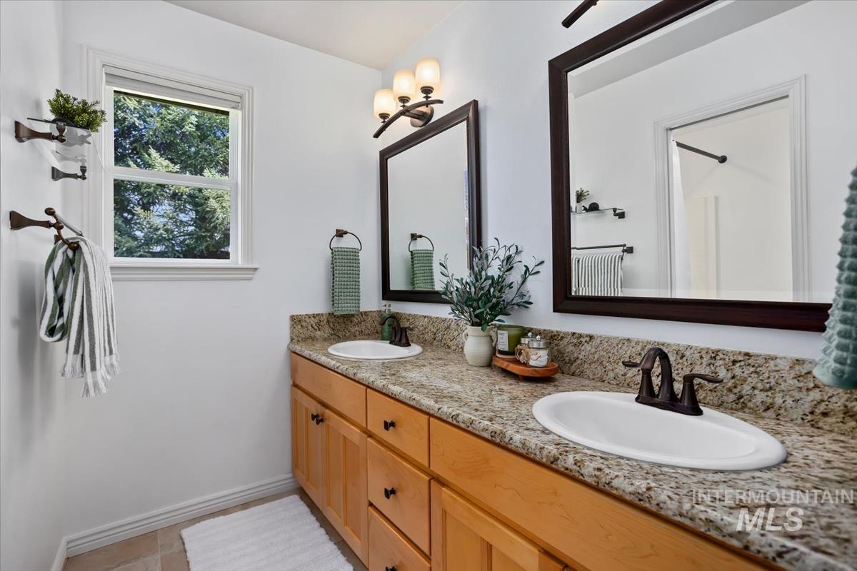 9511 W Hills Gate Dr, Star, Idaho 83669, 3 Bedrooms, 4 Bathrooms, Residential For Sale, Price $980,000,MLS 98982295