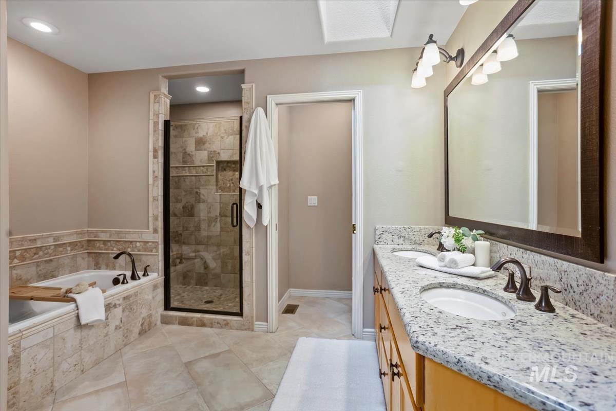 9511 W Hills Gate Dr, Star, Idaho 83669, 3 Bedrooms, 4 Bathrooms, Residential For Sale, Price $980,000,MLS 98982295