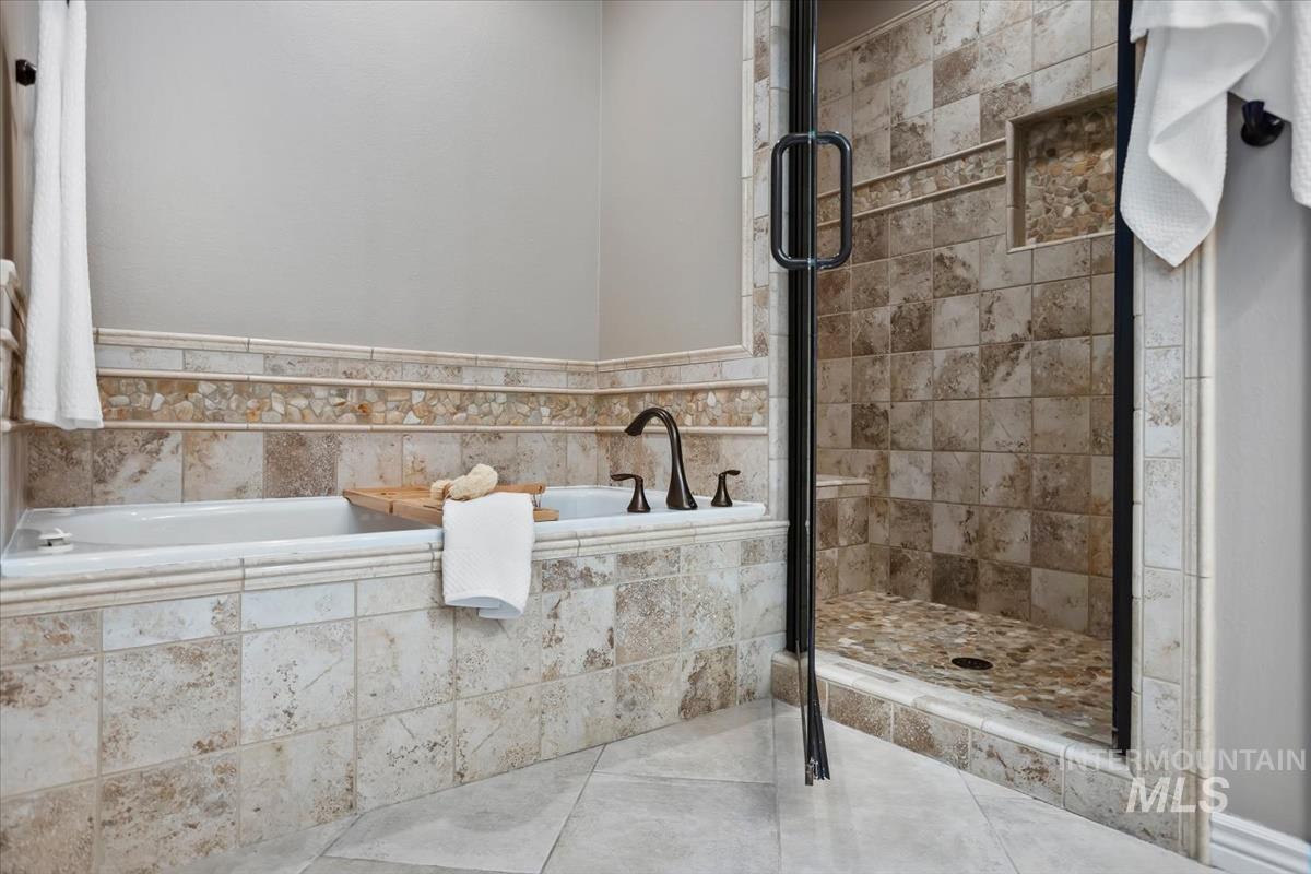 9511 W Hills Gate Dr, Star, Idaho 83669, 3 Bedrooms, 4 Bathrooms, Residential For Sale, Price $980,000,MLS 98982295