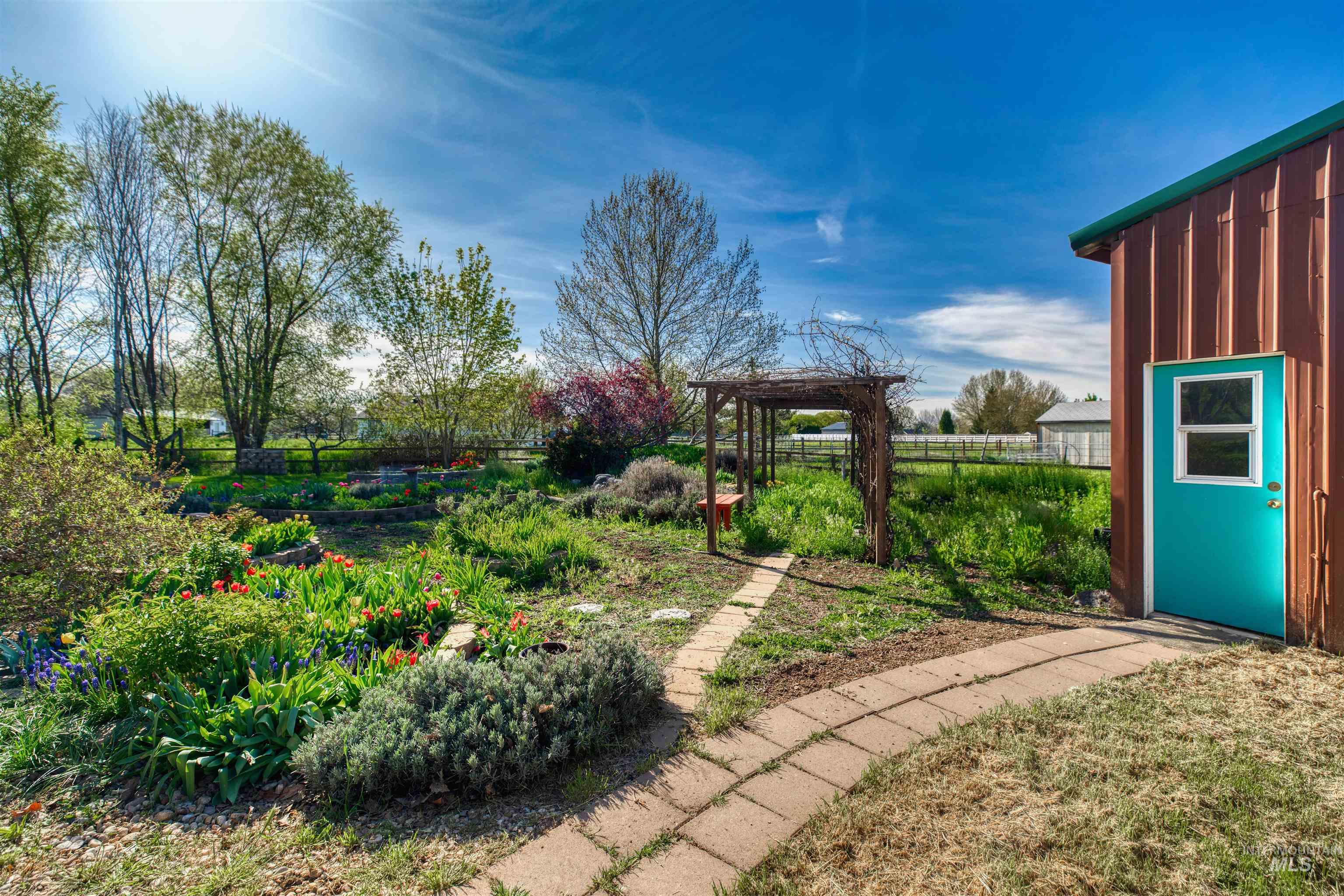 4511 S Cottage Grove Lane, Nampa, Idaho 83686, 3 Bedrooms, 2 Bathrooms, Residential For Sale, Price $475,000, 98982298