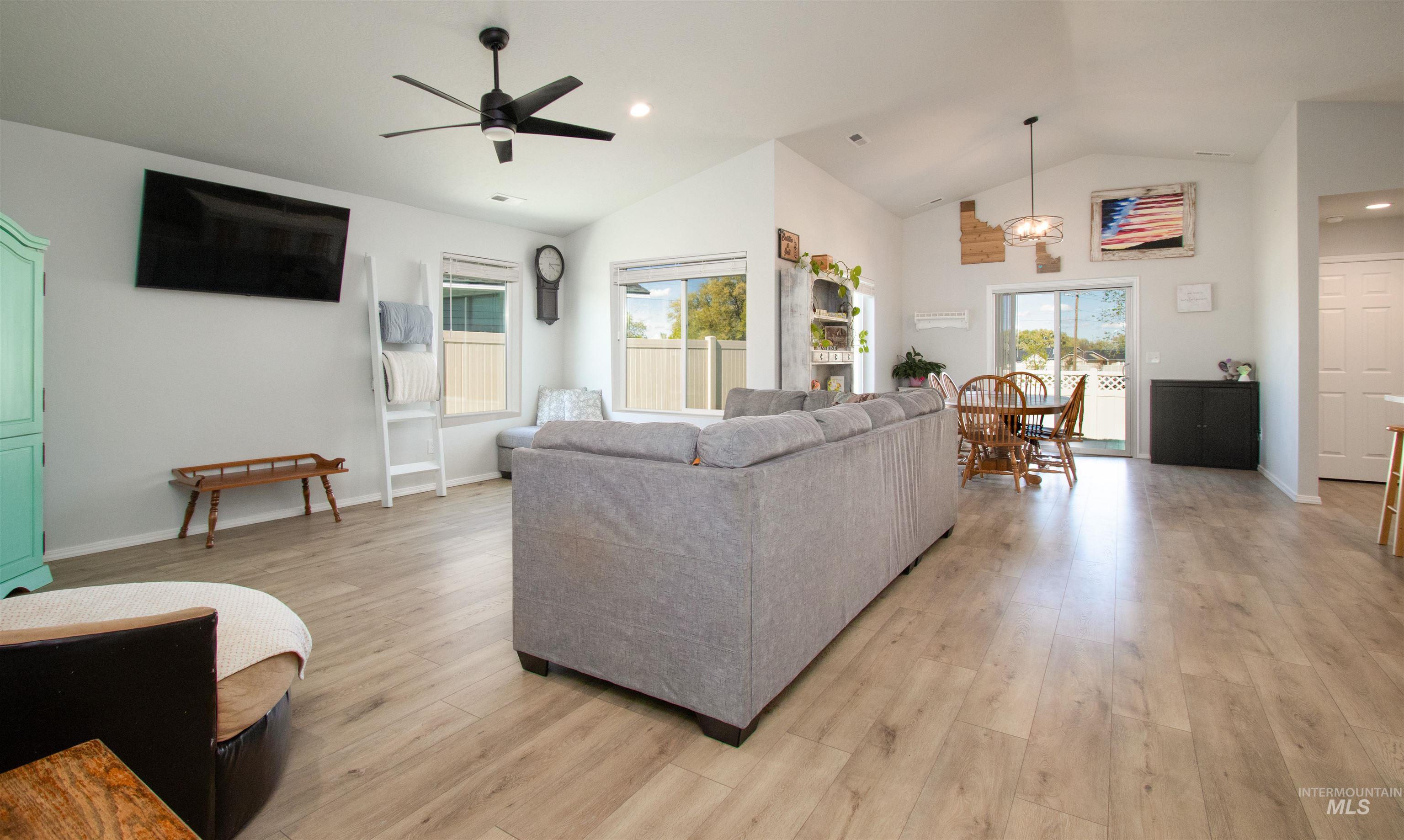 406 Hildago Way, Caldwell, Idaho 83605, 4 Bedrooms, 2 Bathrooms, Residential For Sale, Price $429,000, 98982301