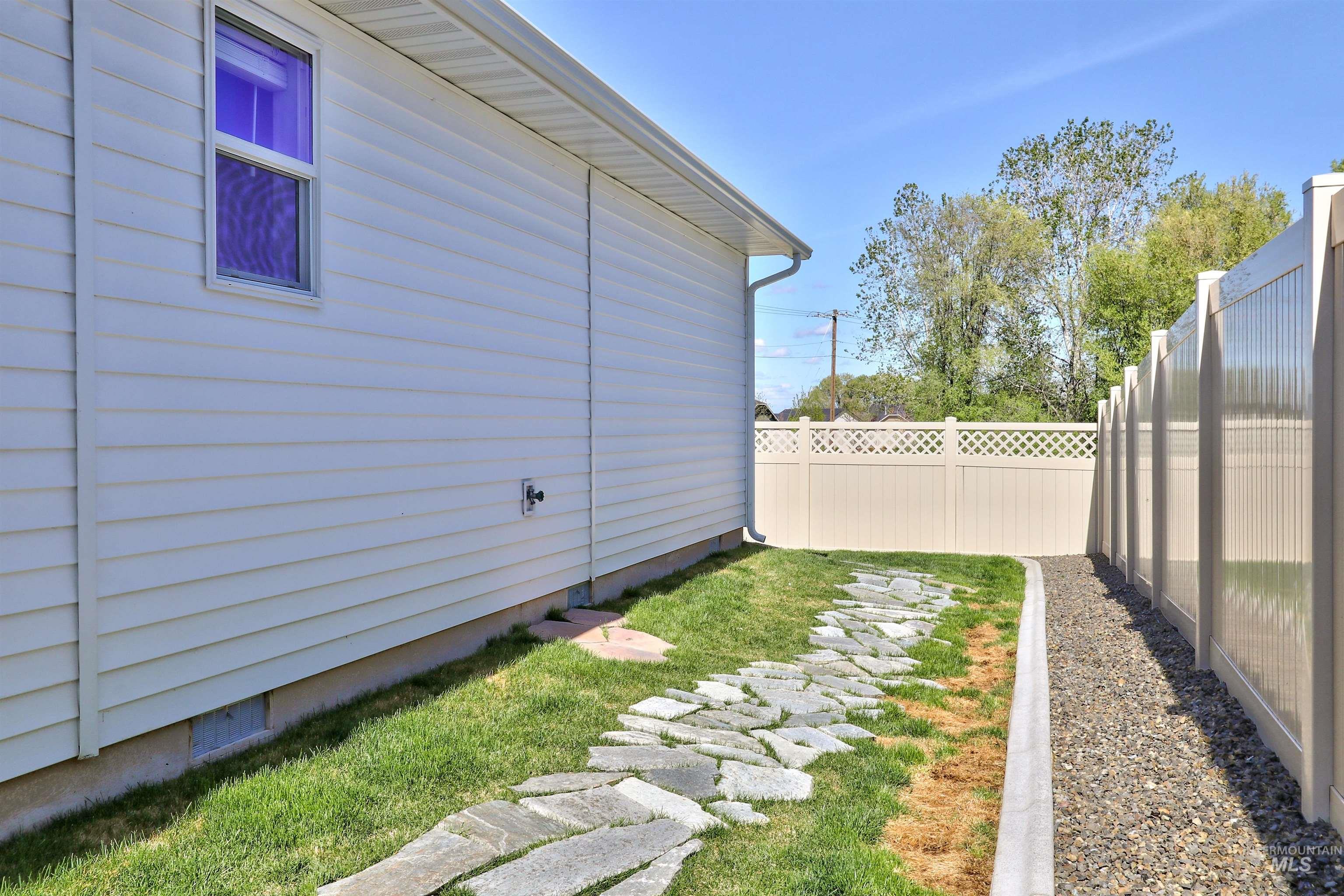 406 Hildago Way, Caldwell, Idaho 83605, 4 Bedrooms, 2 Bathrooms, Residential For Sale, Price $429,000, 98982301