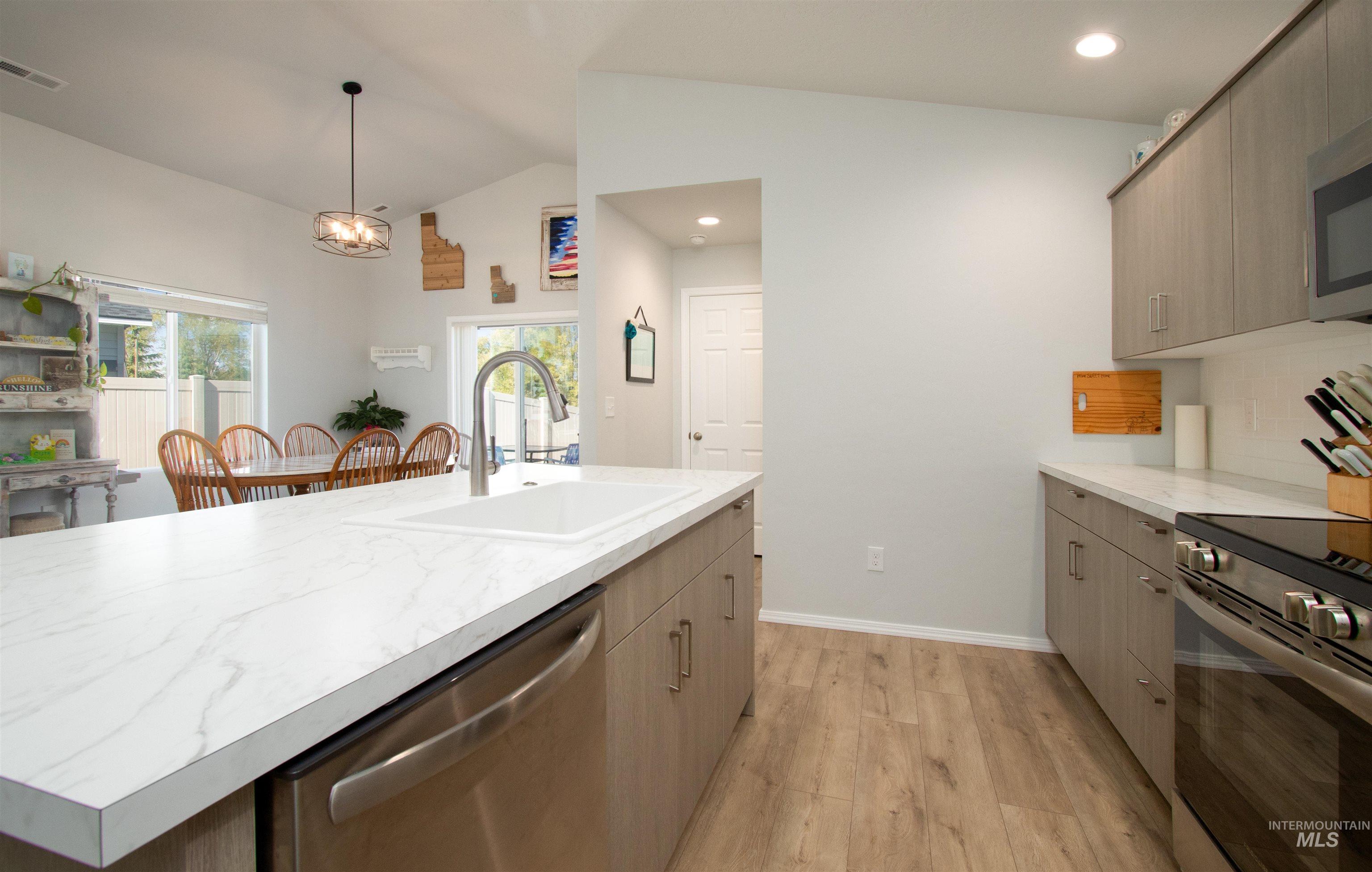 406 Hildago Way, Caldwell, Idaho 83605, 4 Bedrooms, 2 Bathrooms, Residential For Sale, Price $429,000, 98982301