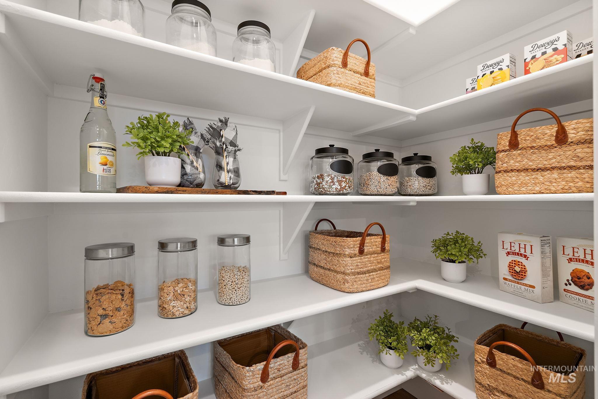 2349 N Mountain Vista Ave, Star, Idaho 83669, 4 Bedrooms, 3.5 Bathrooms, Residential For Sale, Price $885,990,MLS 98982306