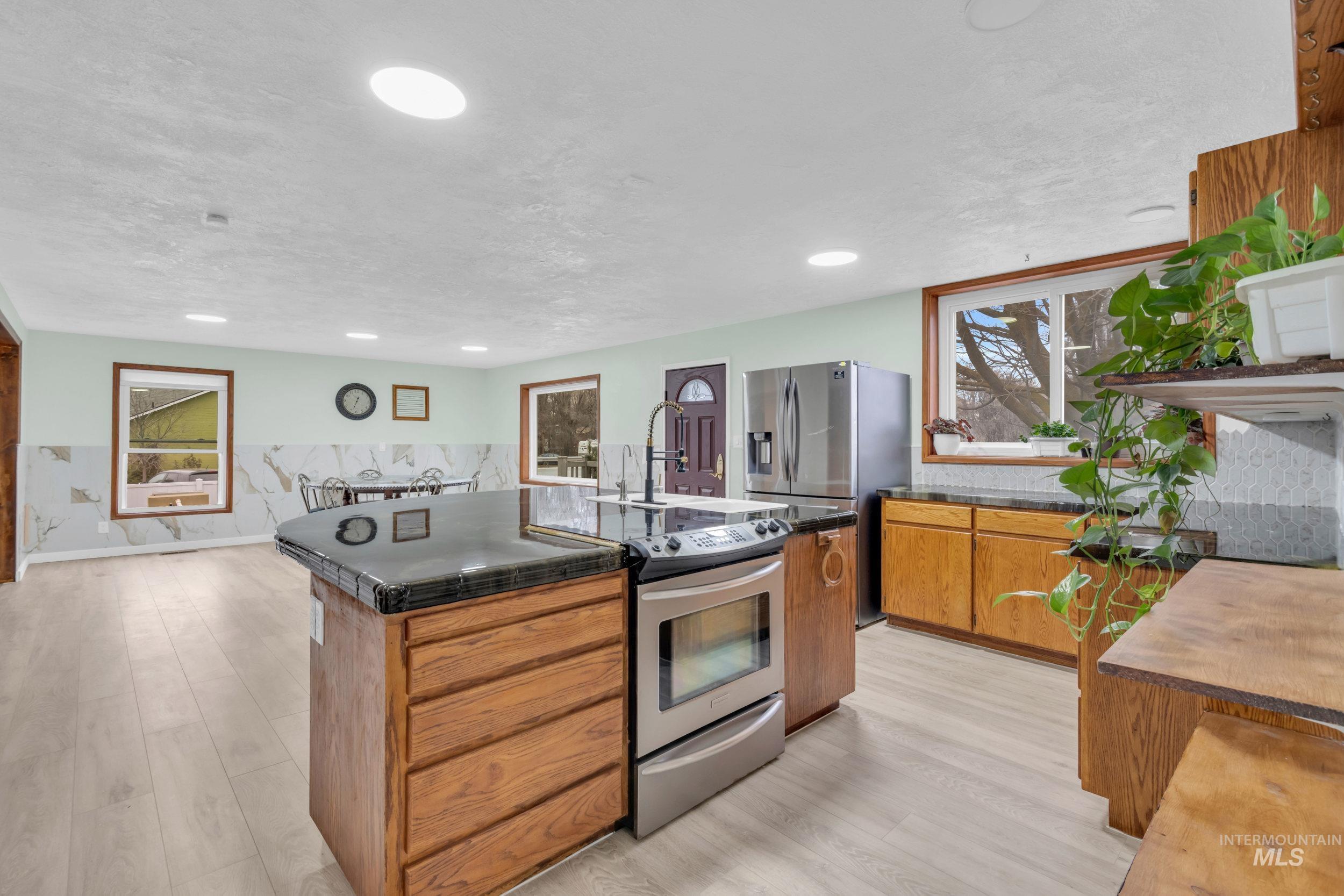 1158 S Powerline Rd, Nampa, Idaho 83686, 7 Bedrooms, 3 Bathrooms, Residential For Sale, Price $699,900, 98982310