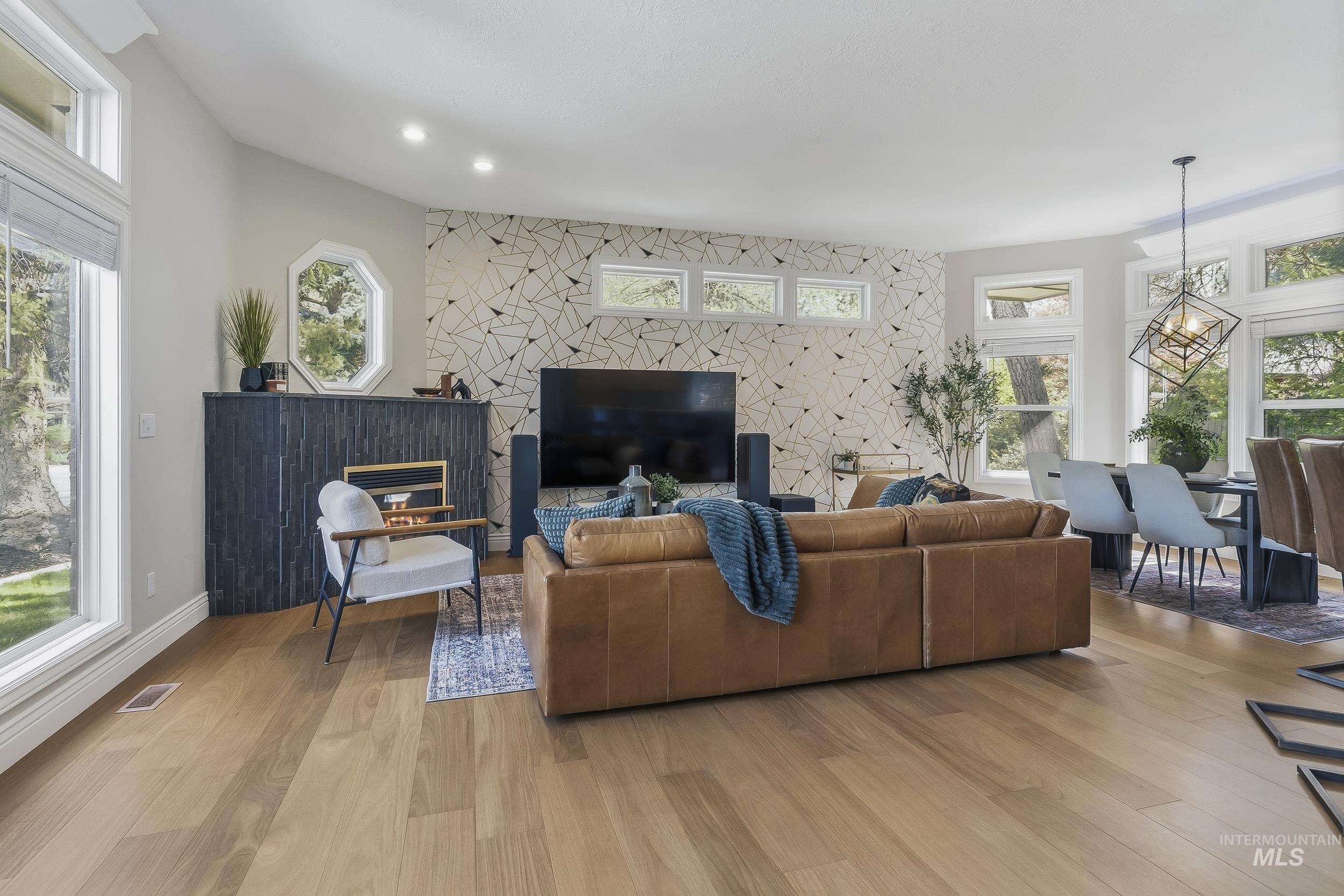 665 E Parkway Court, Boise, Idaho 83706, 3 Bedrooms, 2 Bathrooms, Residential For Sale, Price $875,000,MLS 98982316