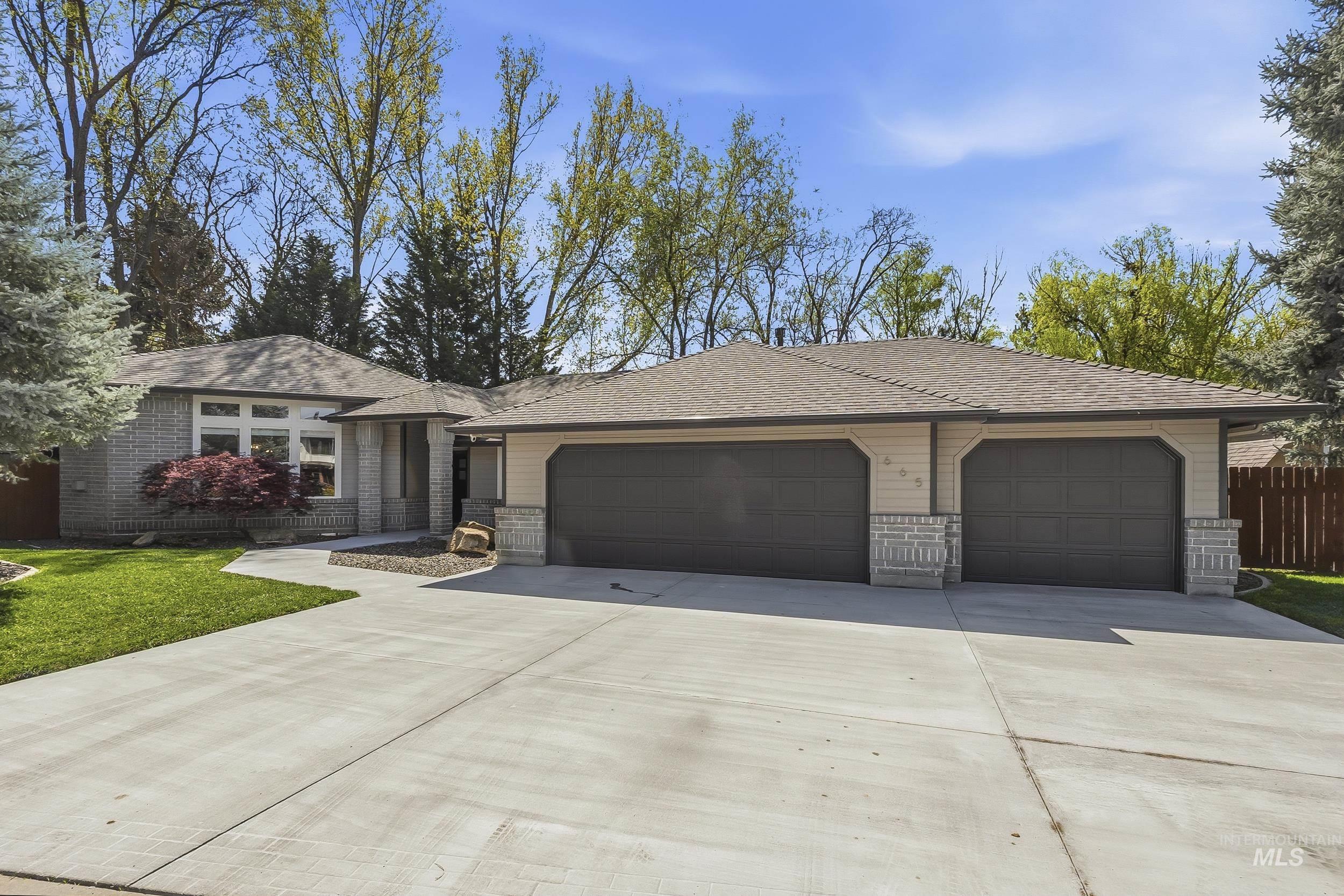 665 E Parkway Court, Boise, Idaho 83706, 3 Bedrooms, 2 Bathrooms, Residential For Sale, Price $875,000,MLS 98982316