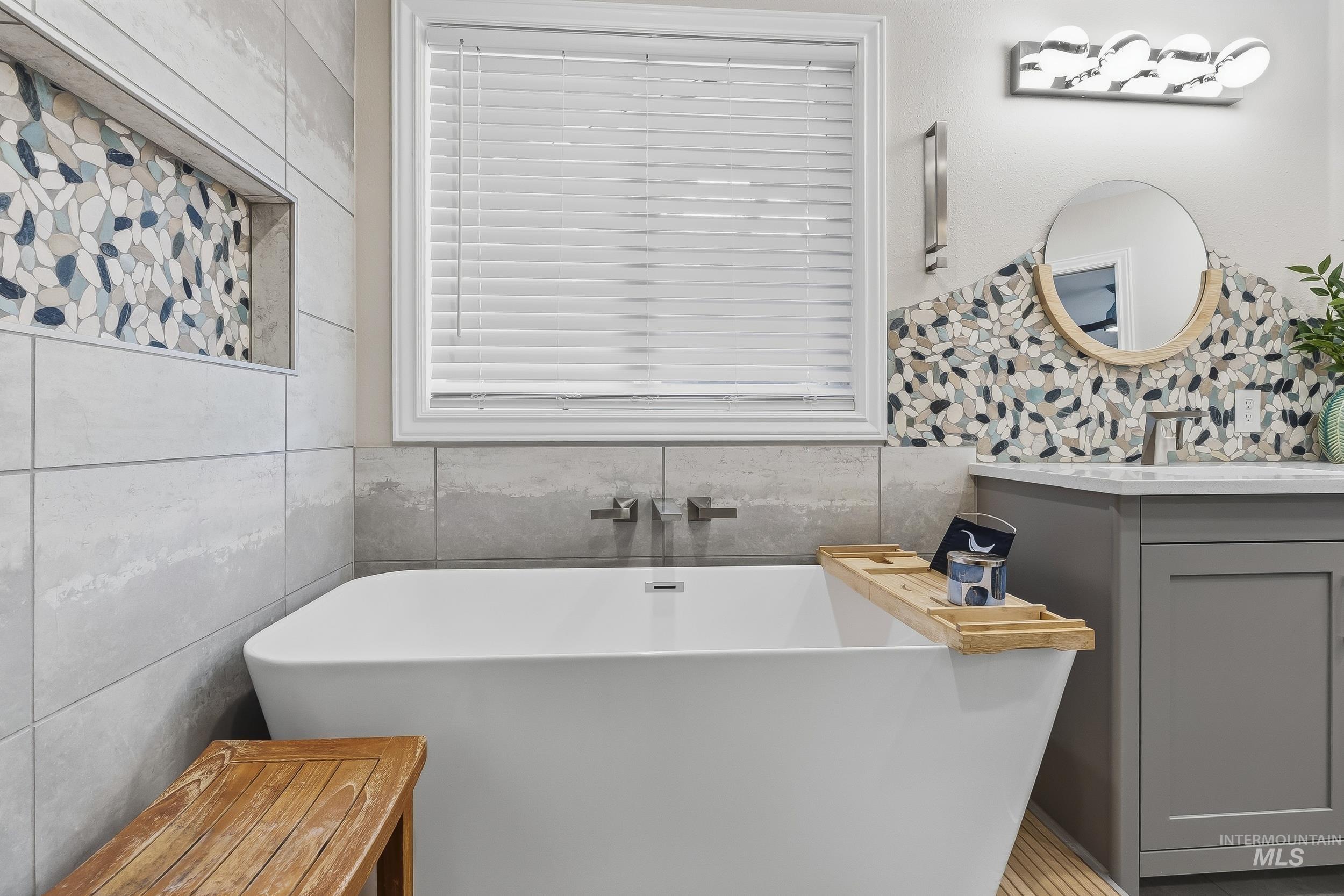 665 E Parkway Court, Boise, Idaho 83706, 3 Bedrooms, 2 Bathrooms, Residential For Sale, Price $875,000,MLS 98982316