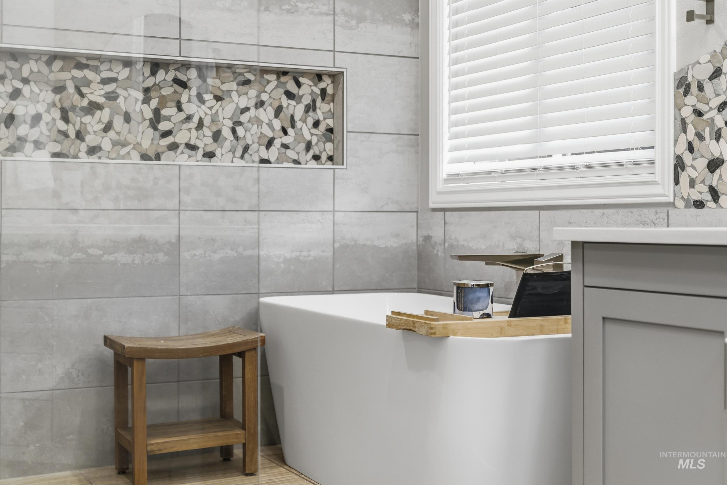 665 E Parkway Court, Boise, Idaho 83706, 3 Bedrooms, 2 Bathrooms, Residential For Sale, Price $875,000,MLS 98982316