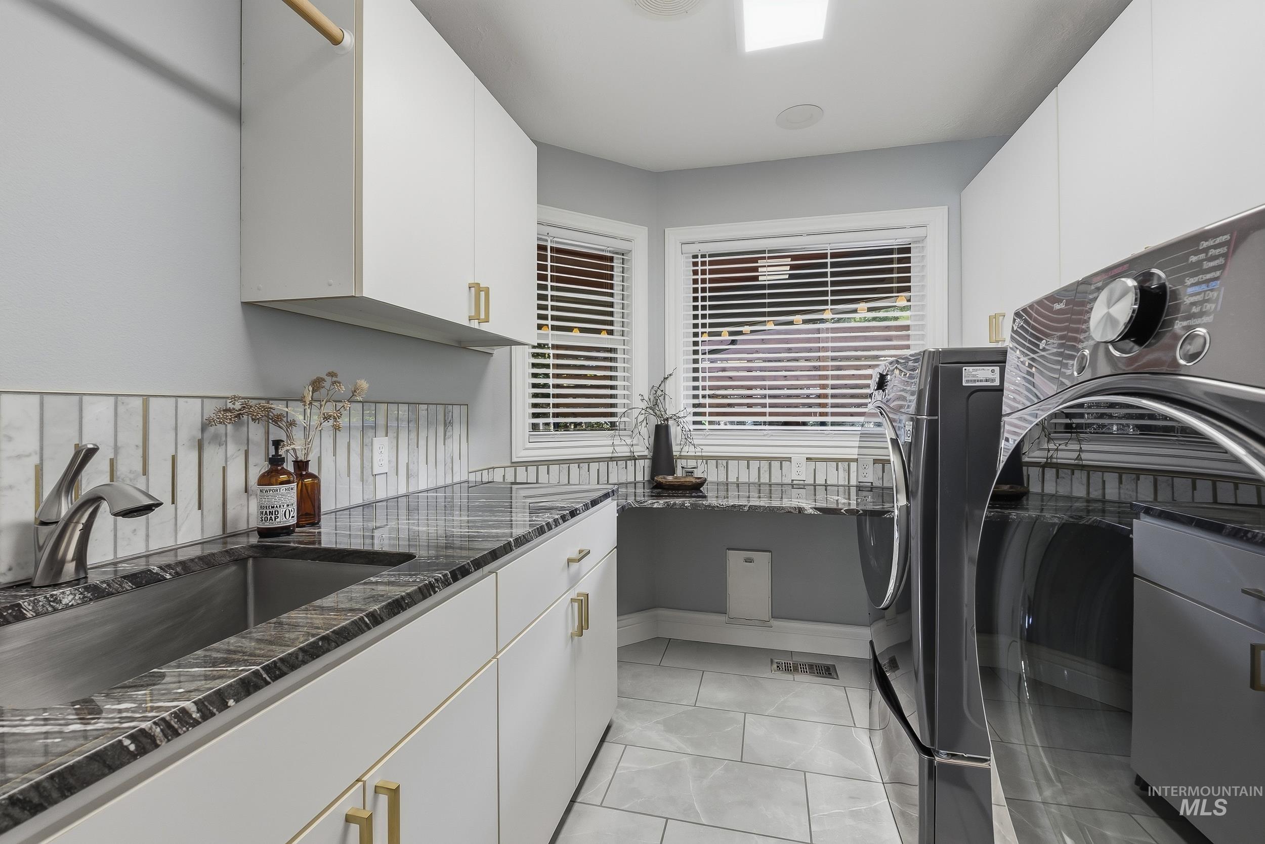 665 E Parkway Court, Boise, Idaho 83706, 3 Bedrooms, 2 Bathrooms, Residential For Sale, Price $875,000,MLS 98982316