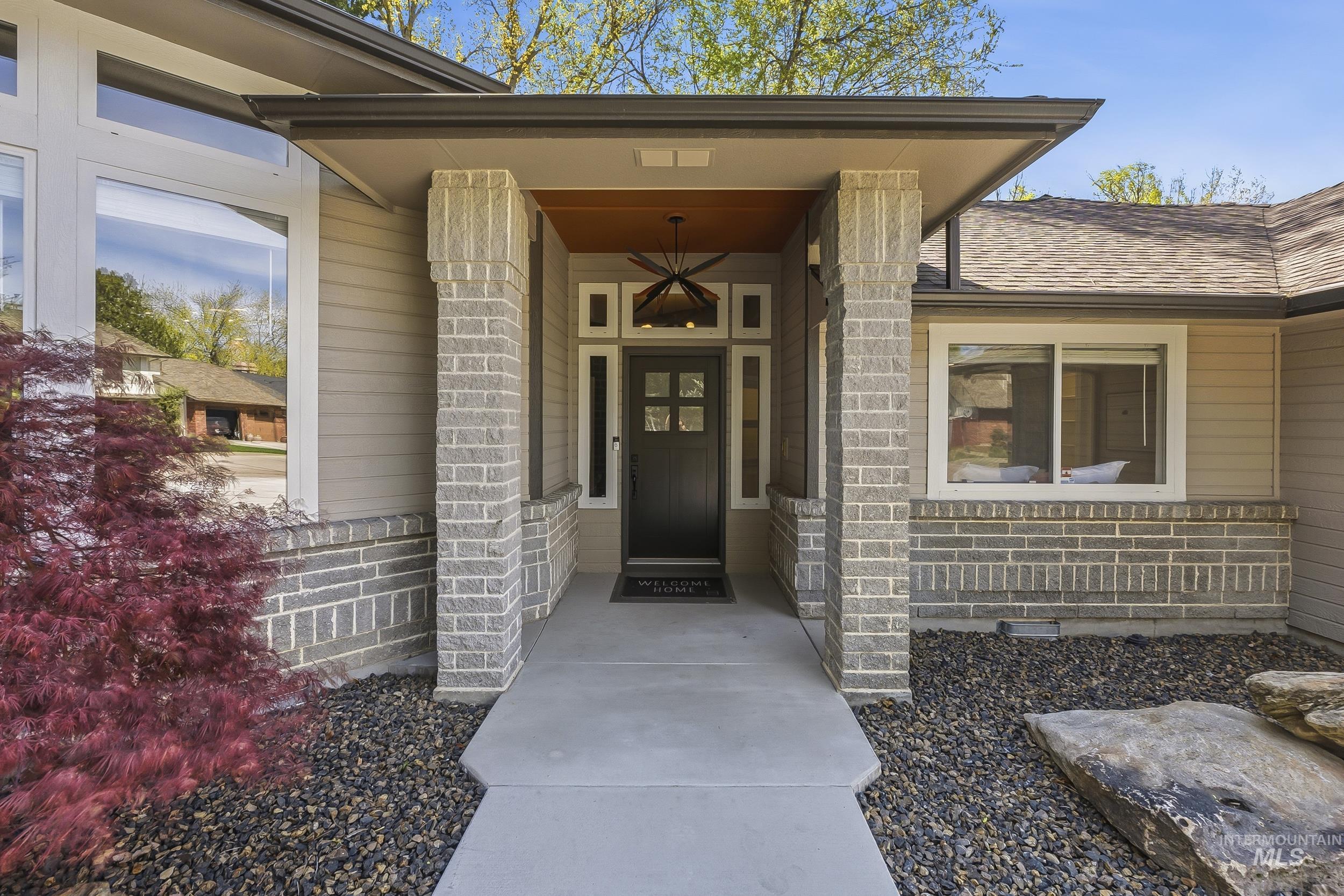 665 E Parkway Court, Boise, Idaho 83706, 3 Bedrooms, 2 Bathrooms, Residential For Sale, Price $875,000,MLS 98982316